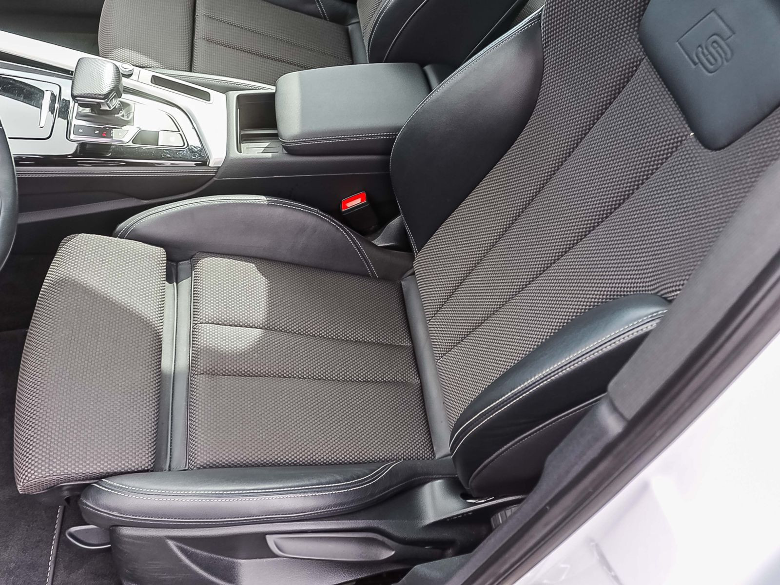 Audi A4 Avant S line 40TDI qu Stronic Navi HuD Panorama