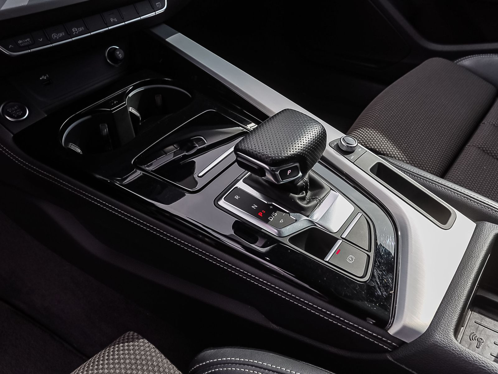 Audi A4 Avant S line 40TDI qu Stronic Navi HuD Panorama