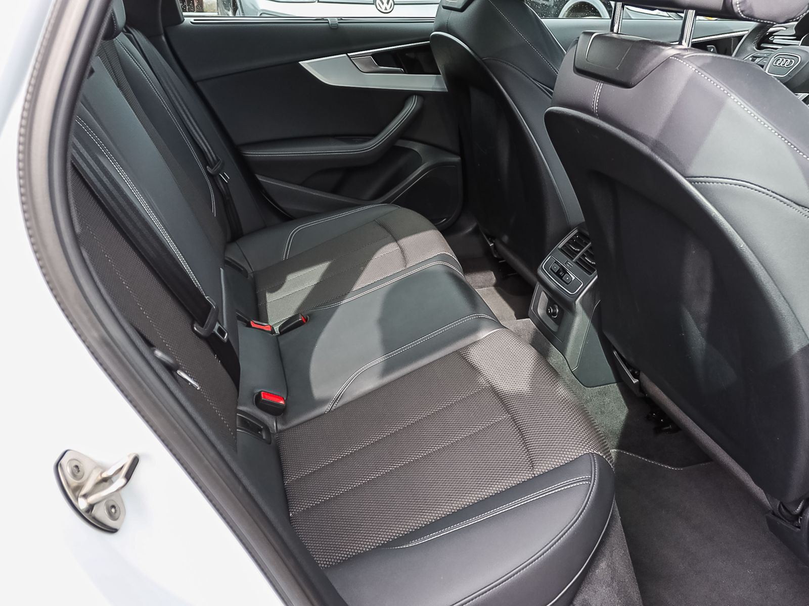 Audi A4 Avant S line 40TDI qu Stronic Navi HuD Panorama