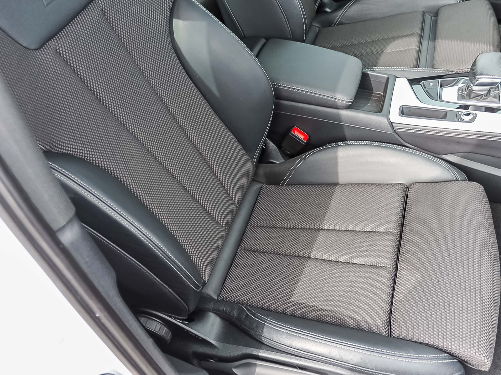 Audi A4 Avant S line 40TDI qu Stronic Navi HuD Panorama