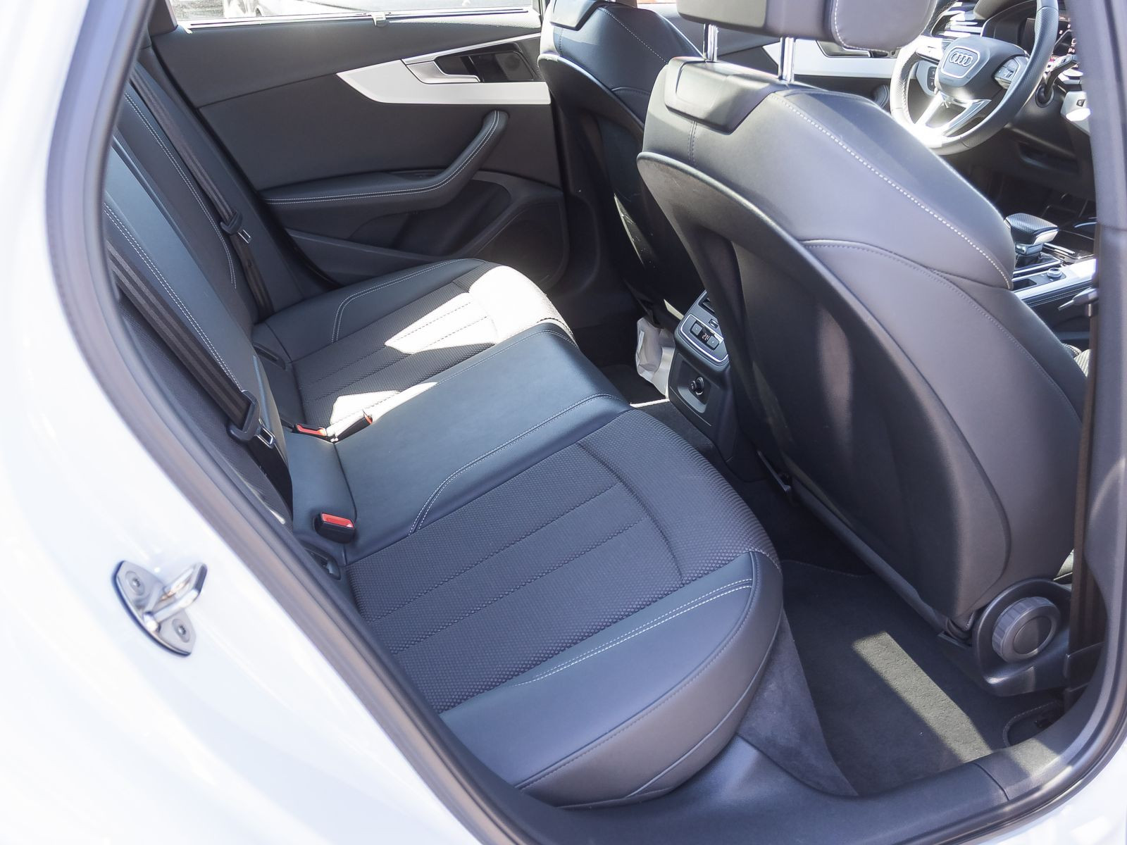 Audi A4 Avant S line 40TDI qu Stronic Navi HuD Panorama