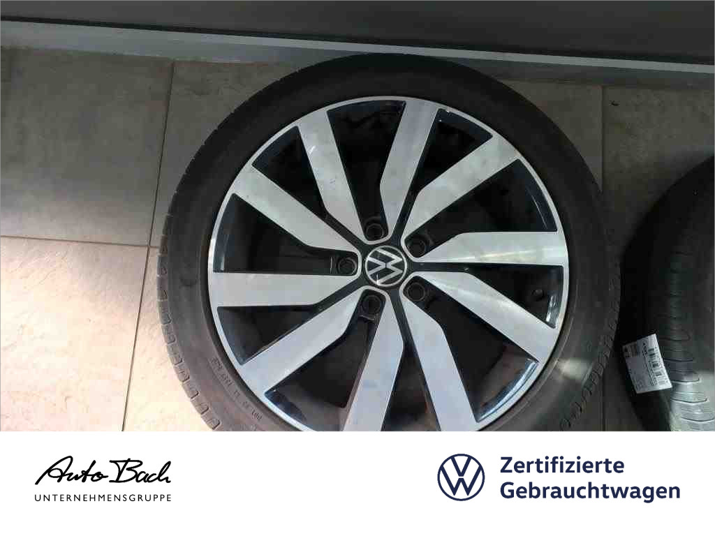 Volkswagen Touran 1.5 TSI DSG R-Line, Leder, Panoramadach, Standheizung, 7-Sitze, Navi, LED