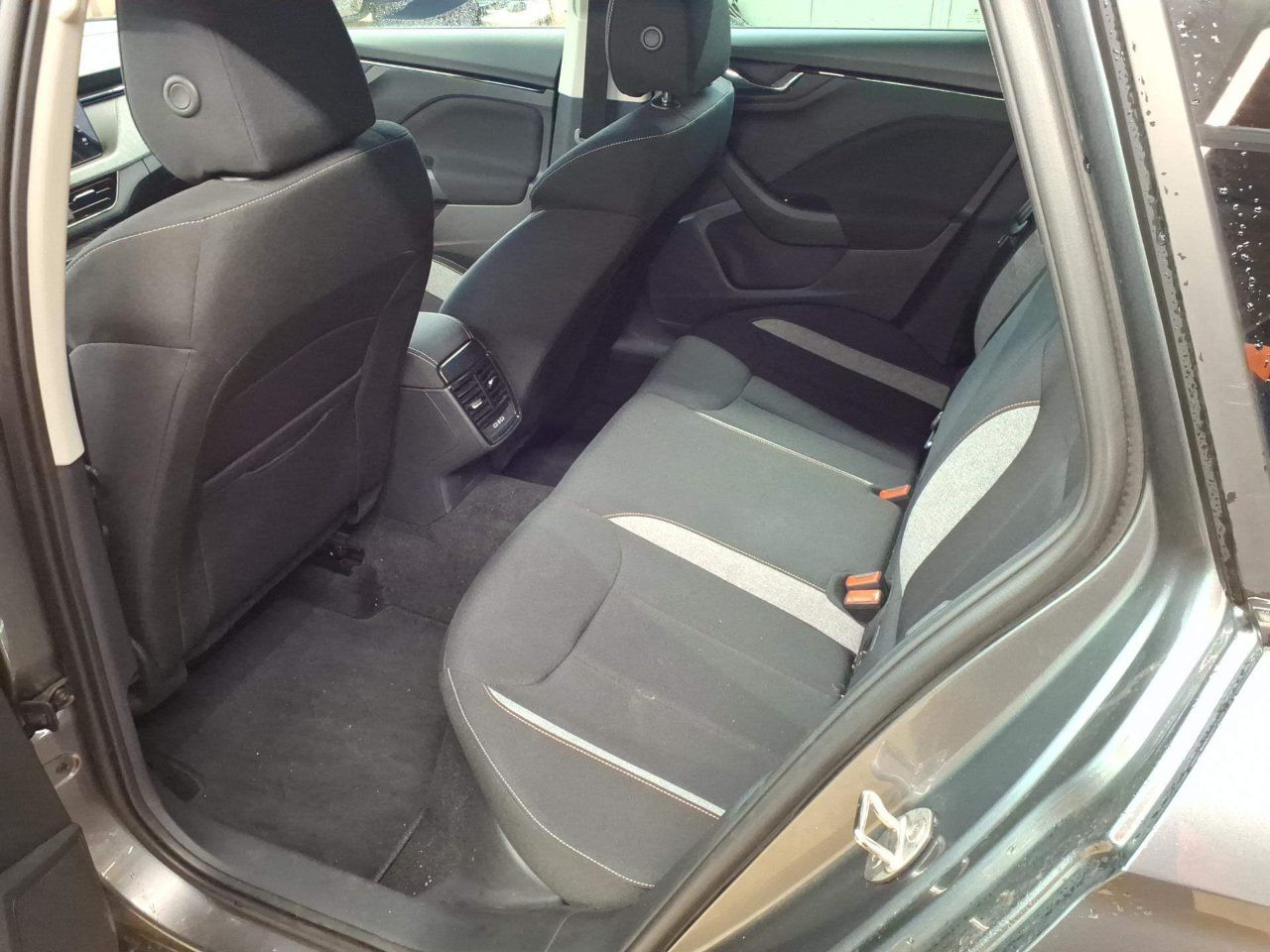 Skoda Kamiq Tour 1.5 TSI DSG GRA LED Sitzhzg AHK