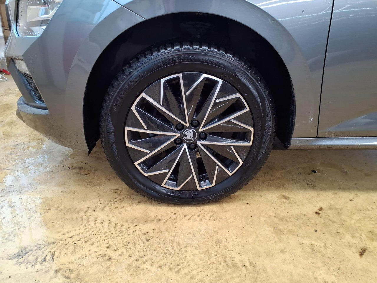 Skoda Kamiq Tour 1.5 TSI DSG GRA LED Sitzhzg AHK