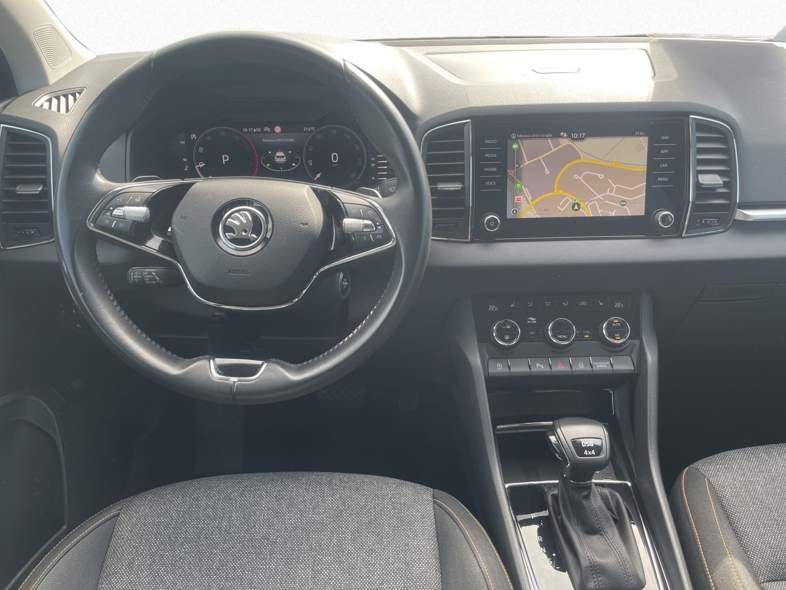 Skoda Karoq Clever 2.0 TDI 4x4 DSG Navi GRA LED Sitzhzg
