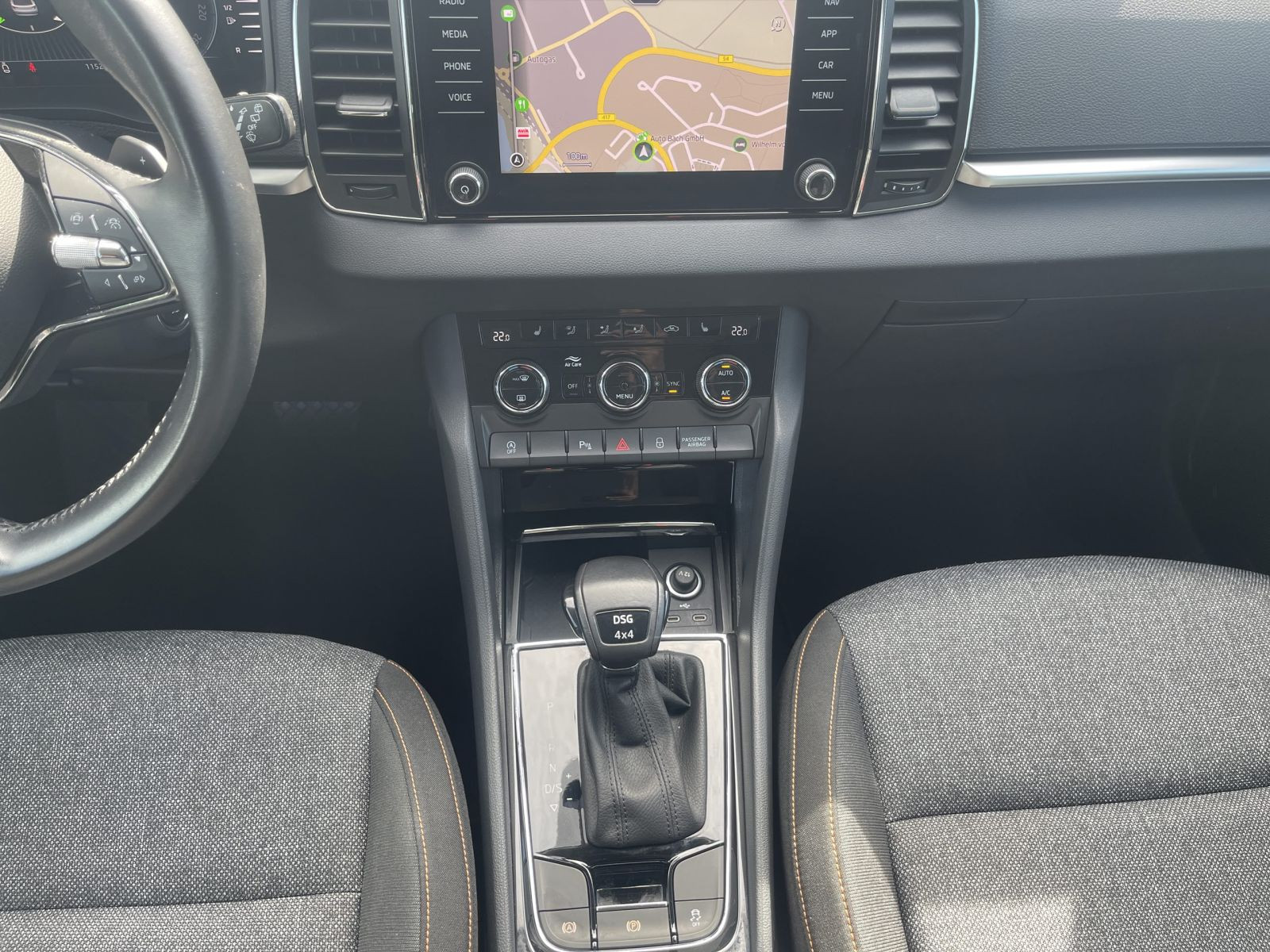Skoda Karoq Clever 2.0 TDI 4x4 DSG Navi GRA LED Sitzhzg