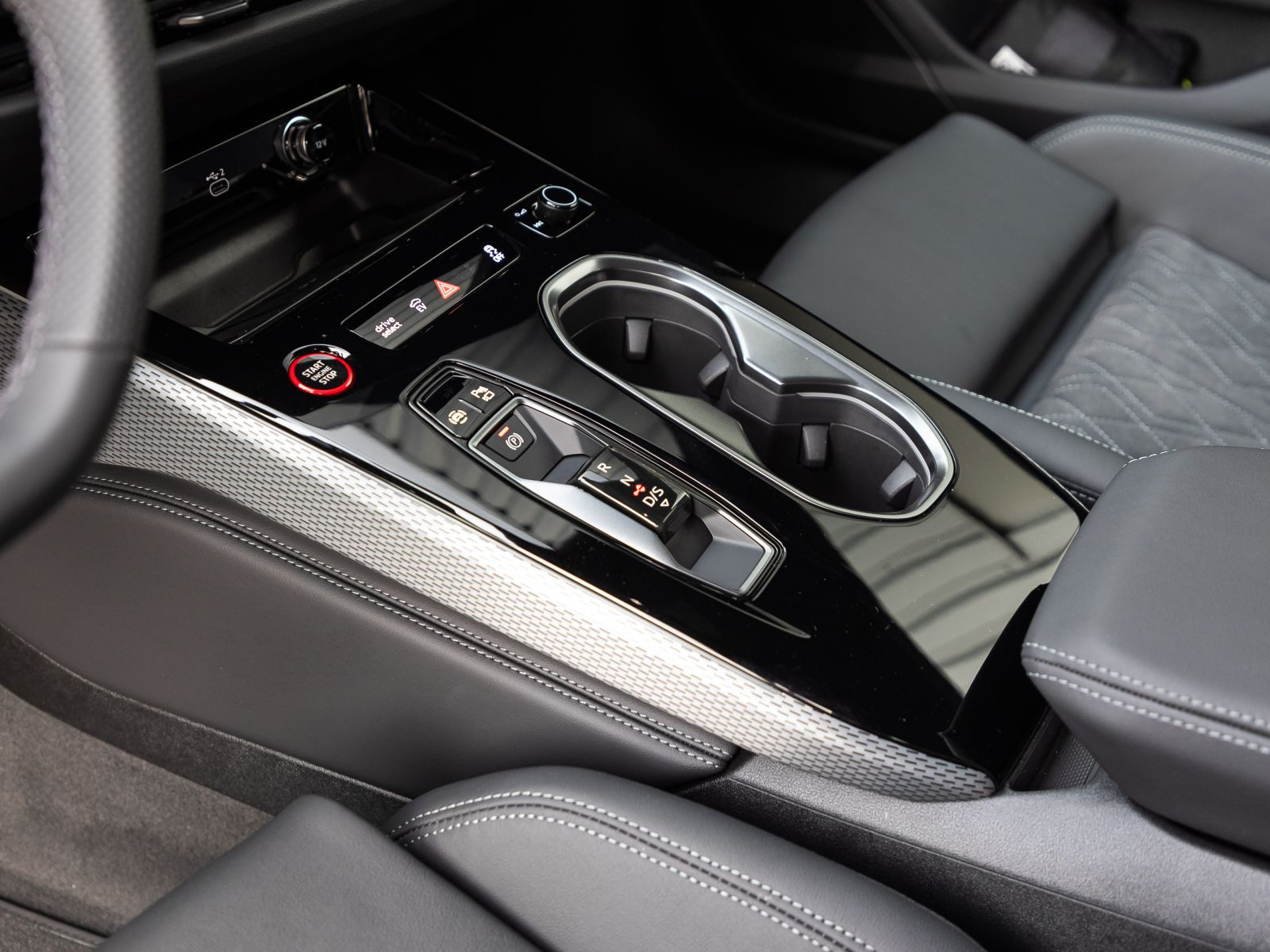 Audi A6 Avant e-hybrid S line qu. 270kW edition one/ TechPlus/ Interieur S/ AHK