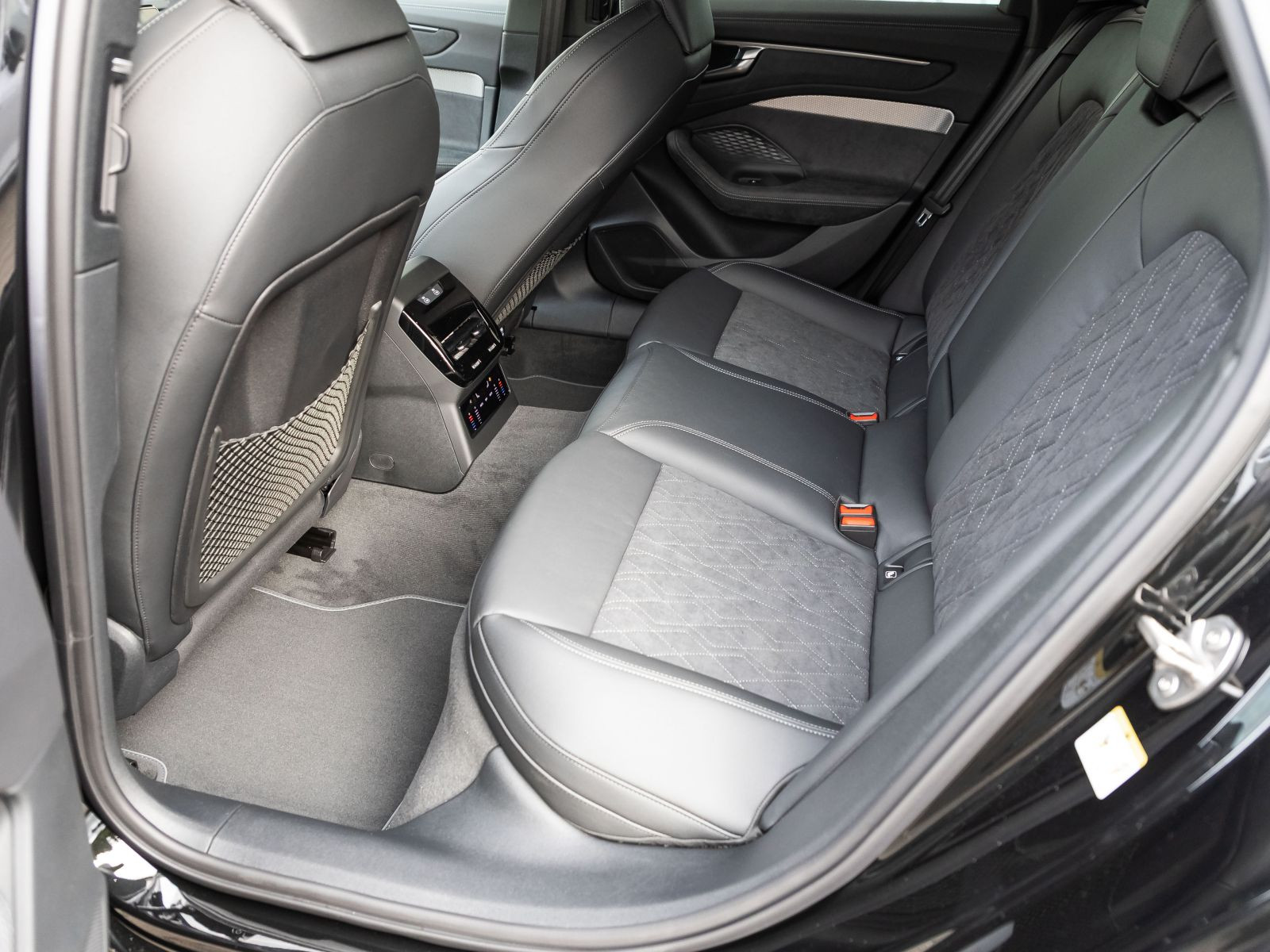 Audi A6 Avant e-hybrid S line qu. 270kW edition one/ TechPlus/ Interieur S/ AHK