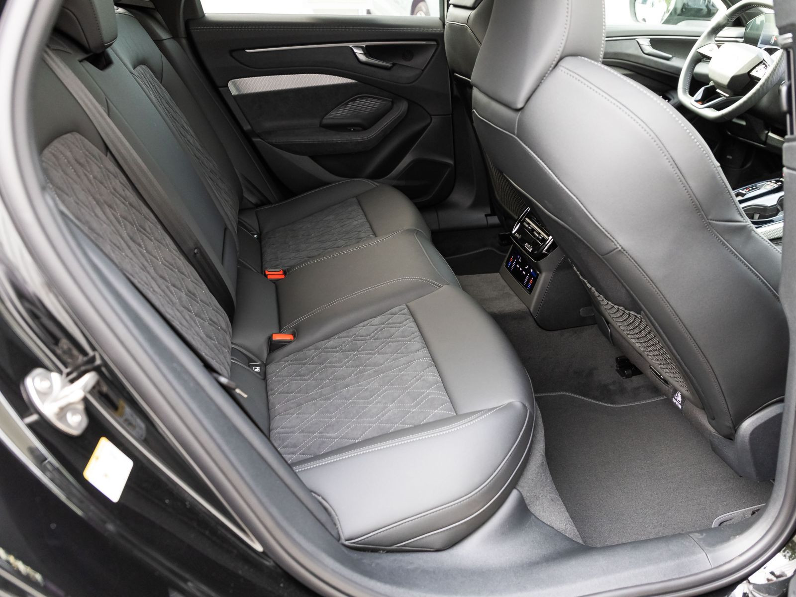Audi A6 Avant e-hybrid S line qu. 270kW edition one/ TechPlus/ Interieur S/ AHK