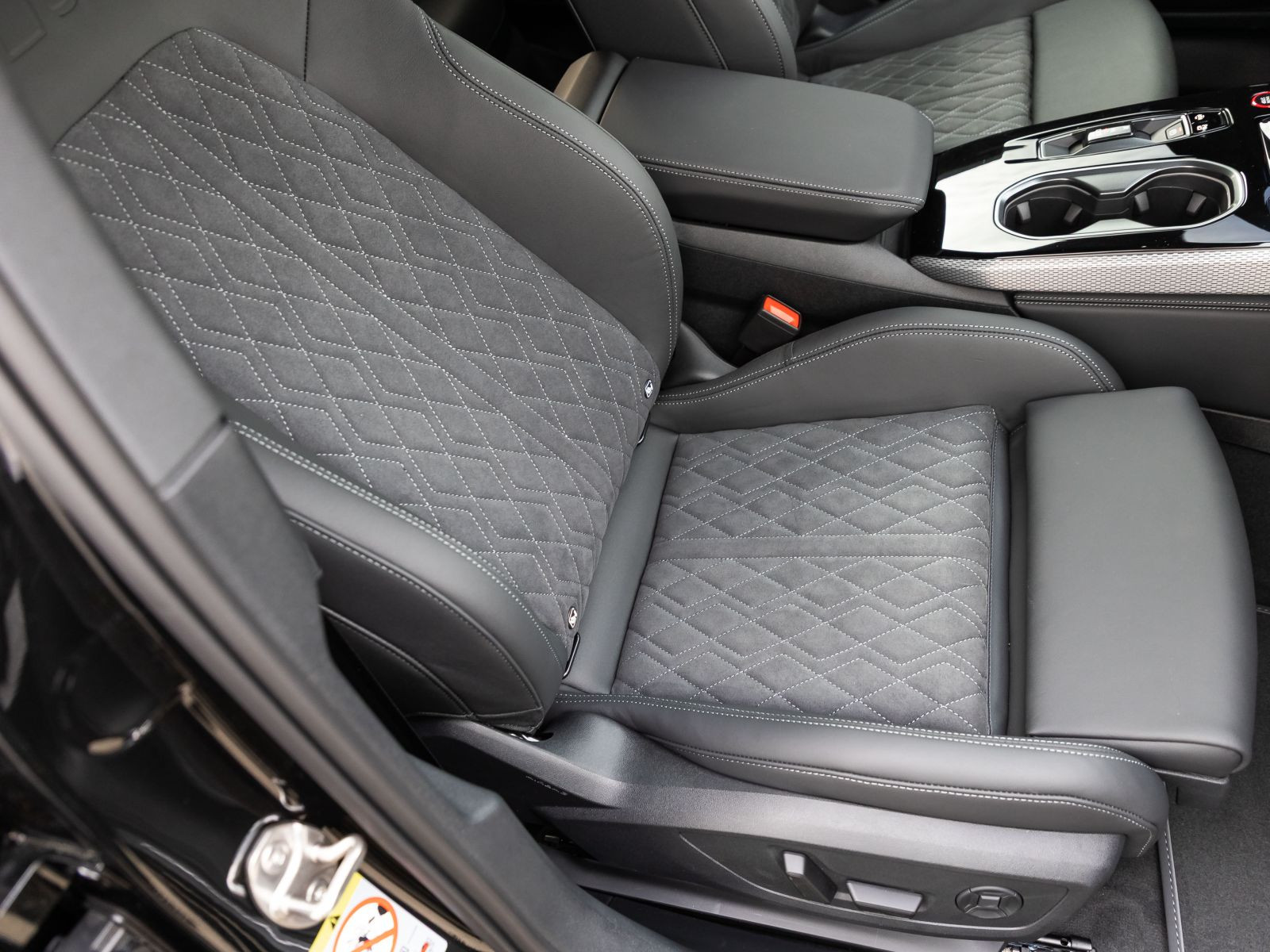 Audi A6 Avant e-hybrid S line qu. 270kW edition one/ TechPlus/ Interieur S/ AHK