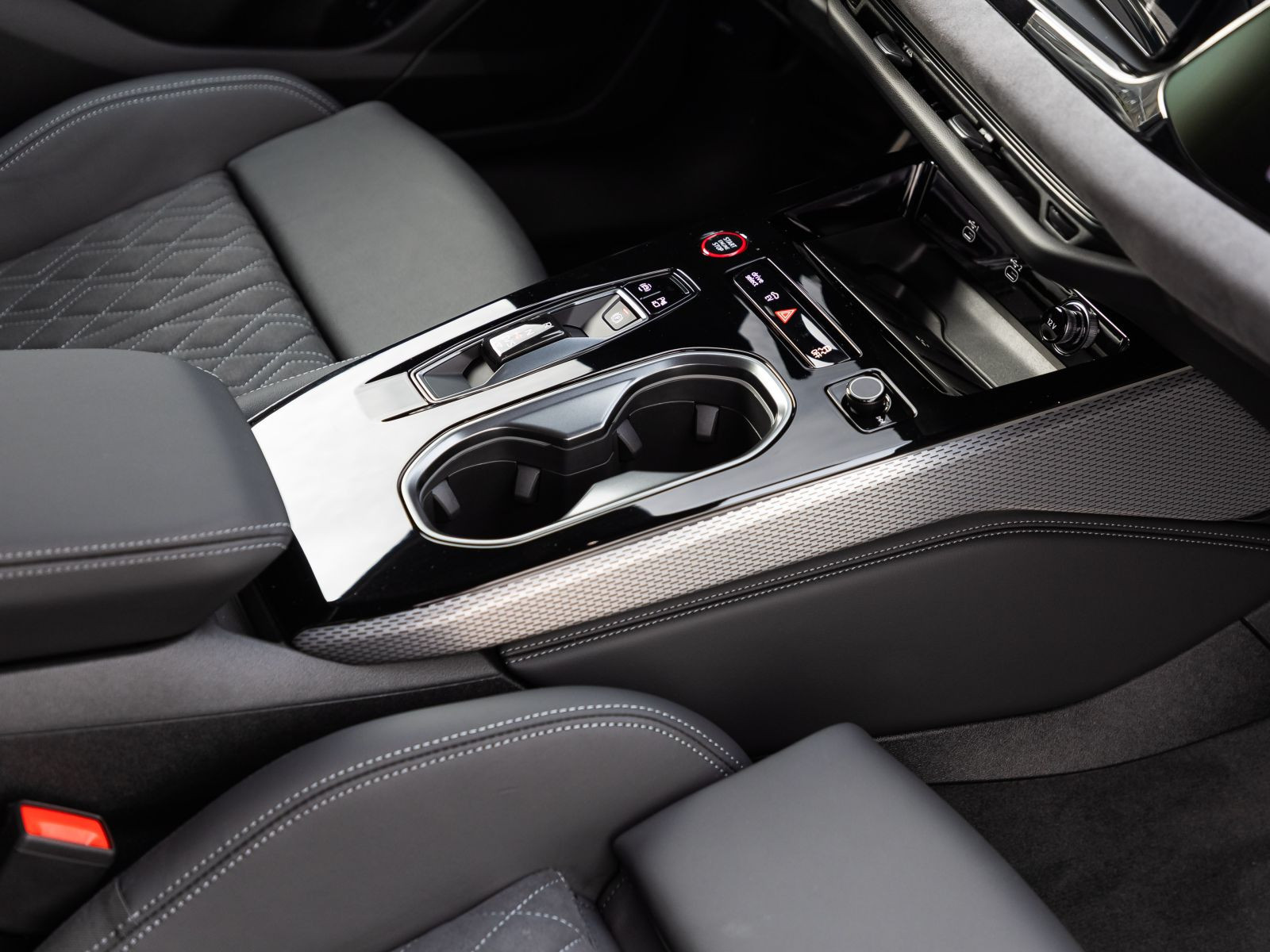 Audi A6 Avant e-hybrid S line qu. 270kW edition one/ TechPlus/ Interieur S/ AHK
