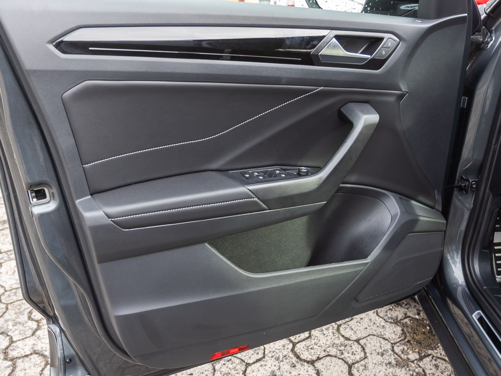 Volkswagen T-ROC 1.5 TSI DSG R-Line Navi LED-Plus ACC AHK