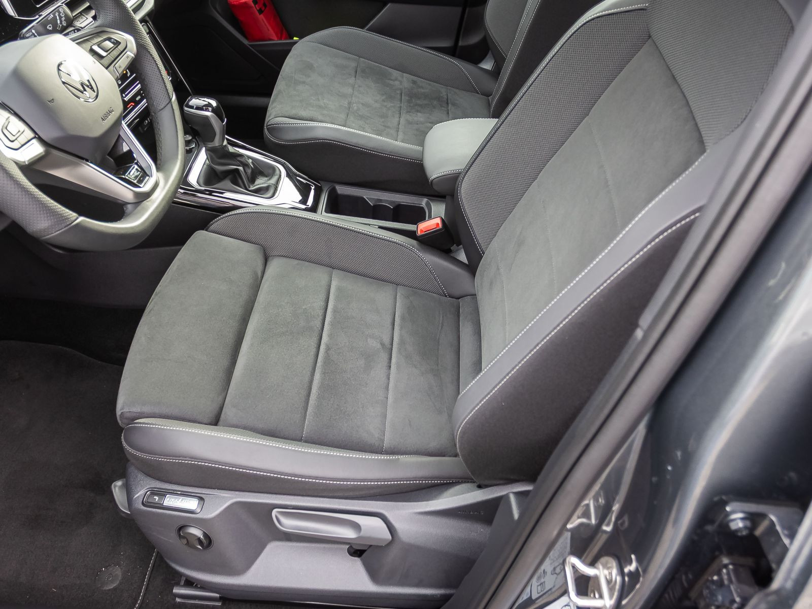 Volkswagen T-ROC 1.5 TSI DSG R-Line Navi LED-Plus ACC AHK