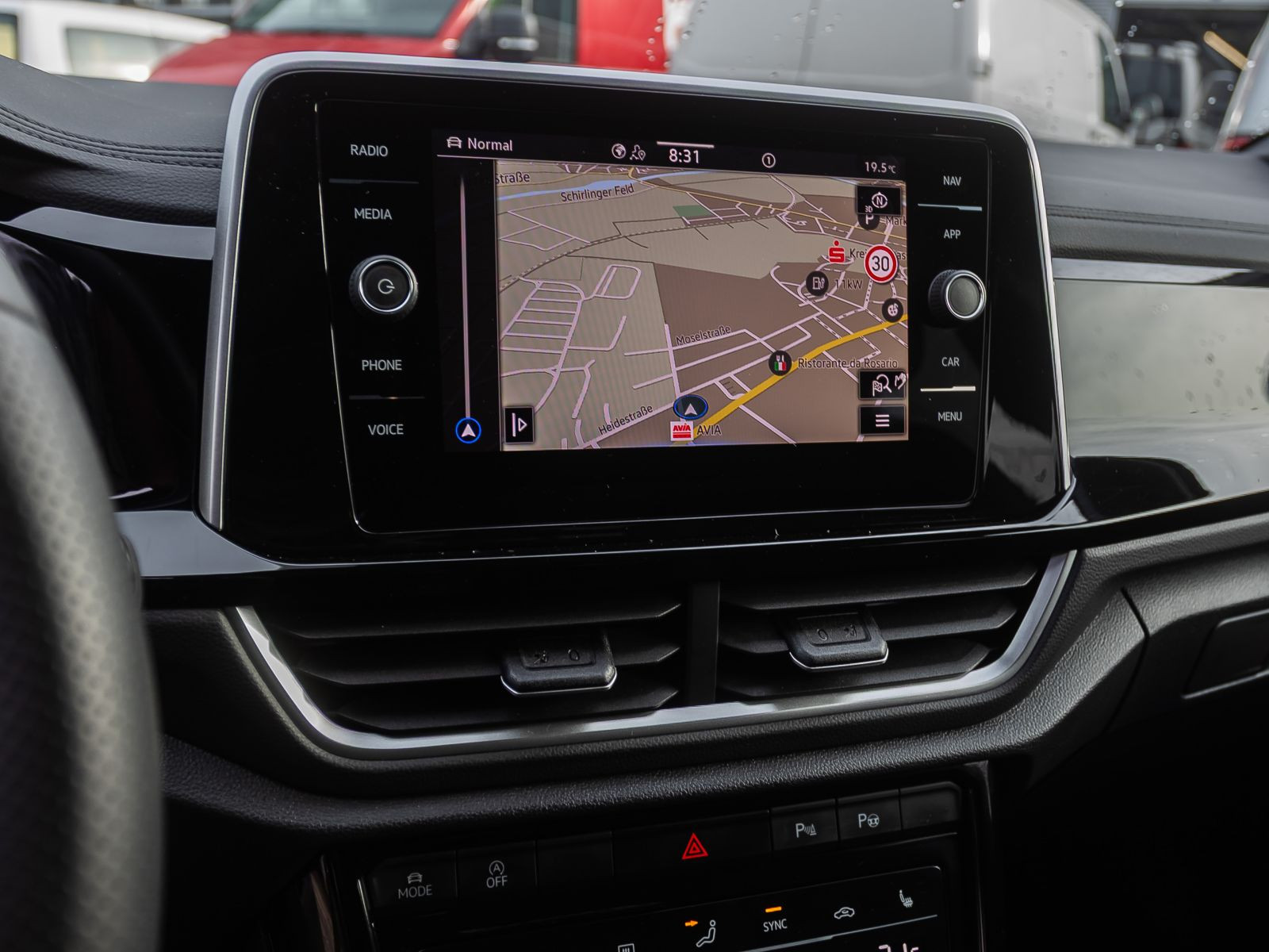 Volkswagen T-ROC 1.5 TSI DSG R-Line Navi LED-Plus ACC AHK
