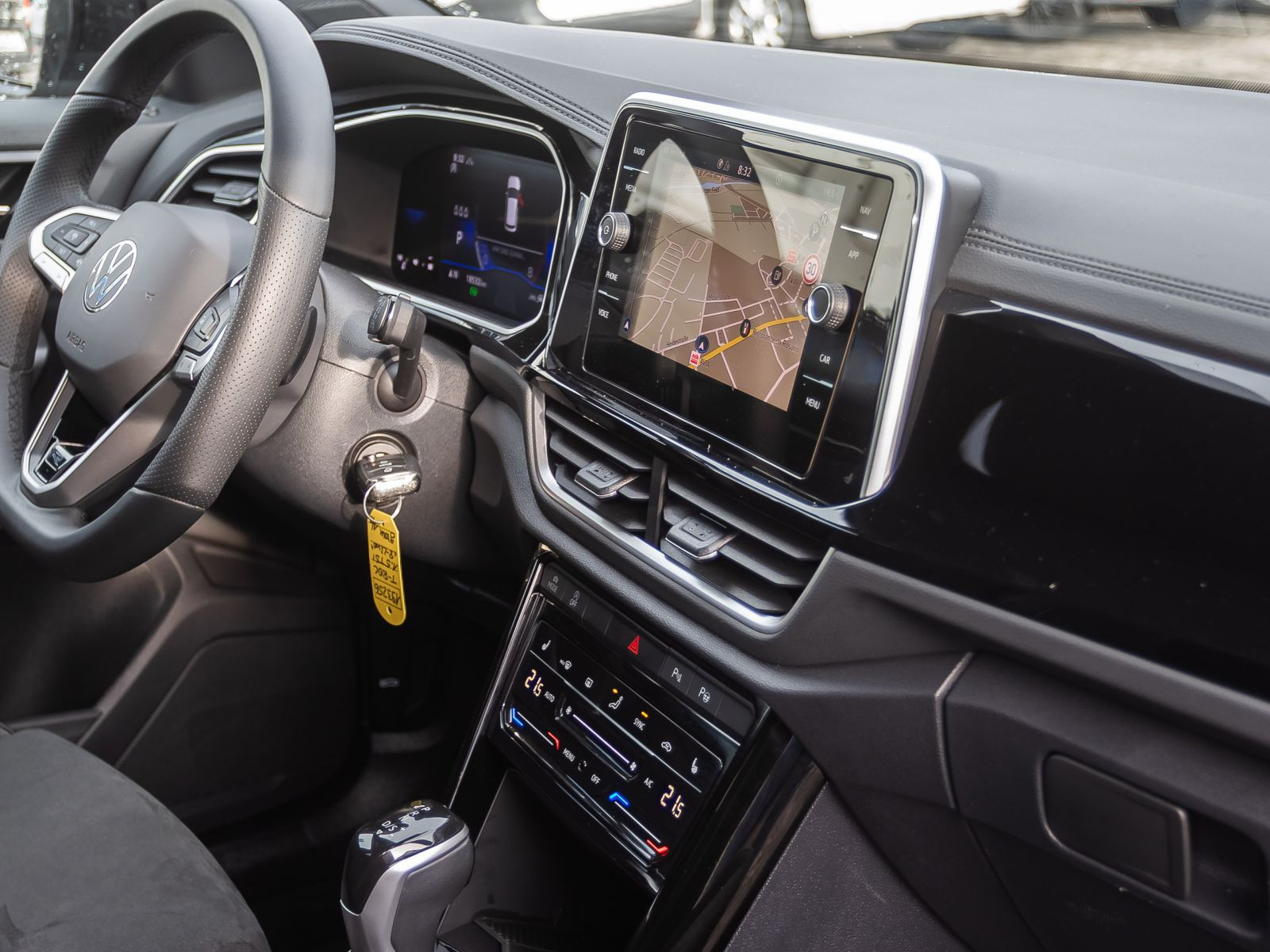 Volkswagen T-ROC 1.5 TSI DSG R-Line Navi LED-Plus ACC AHK