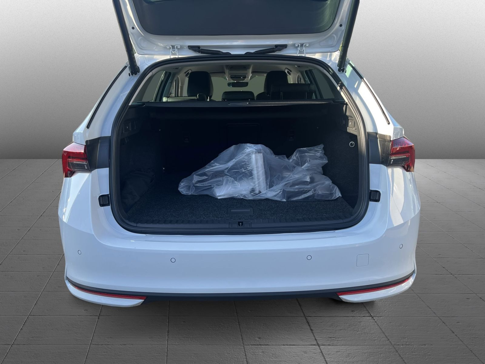 Skoda Octavia Combi Tour 2,0 TDI DSG AHK LED Area View