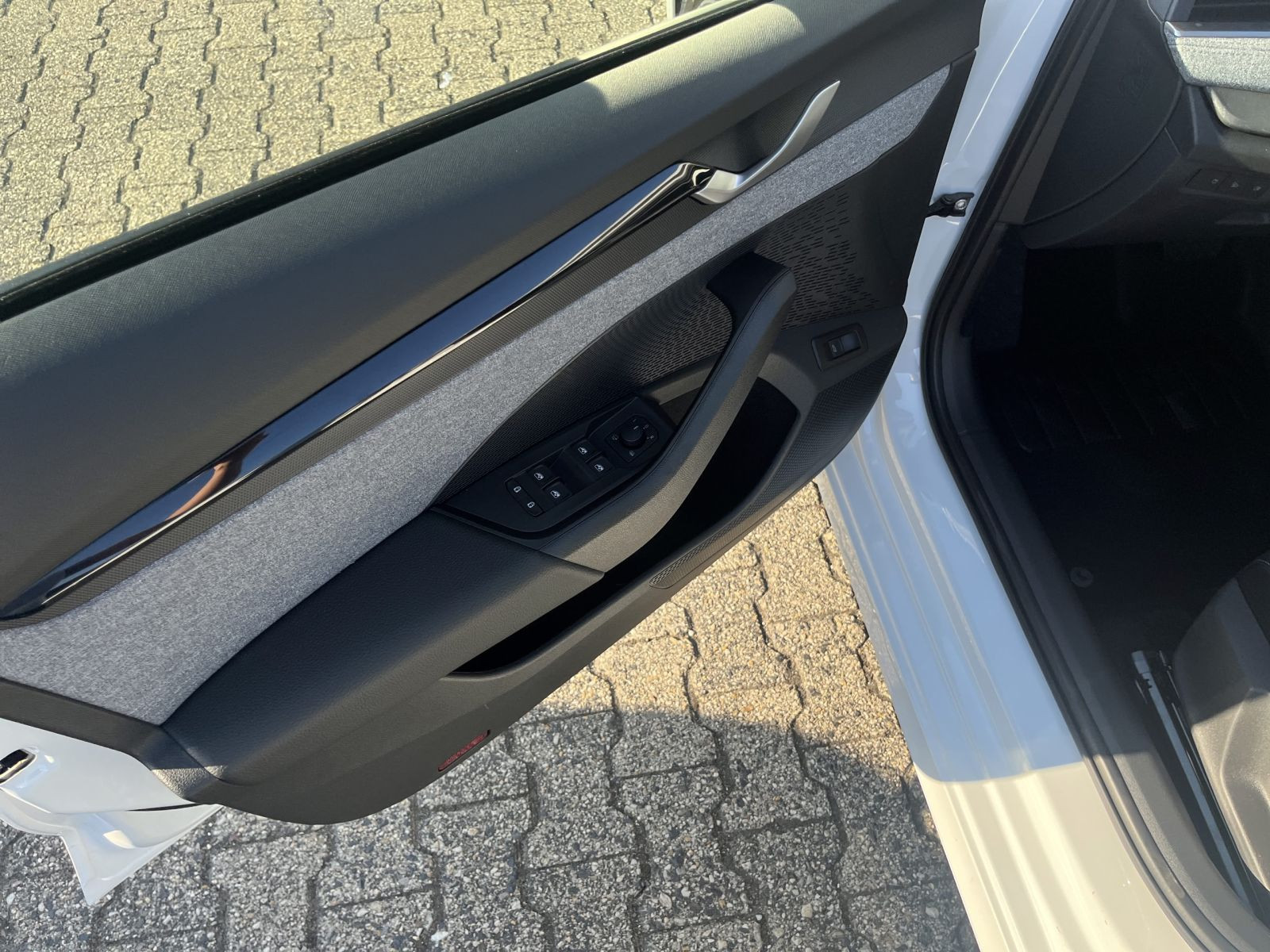 Skoda Octavia Combi Tour 2,0 TDI DSG AHK LED Area View