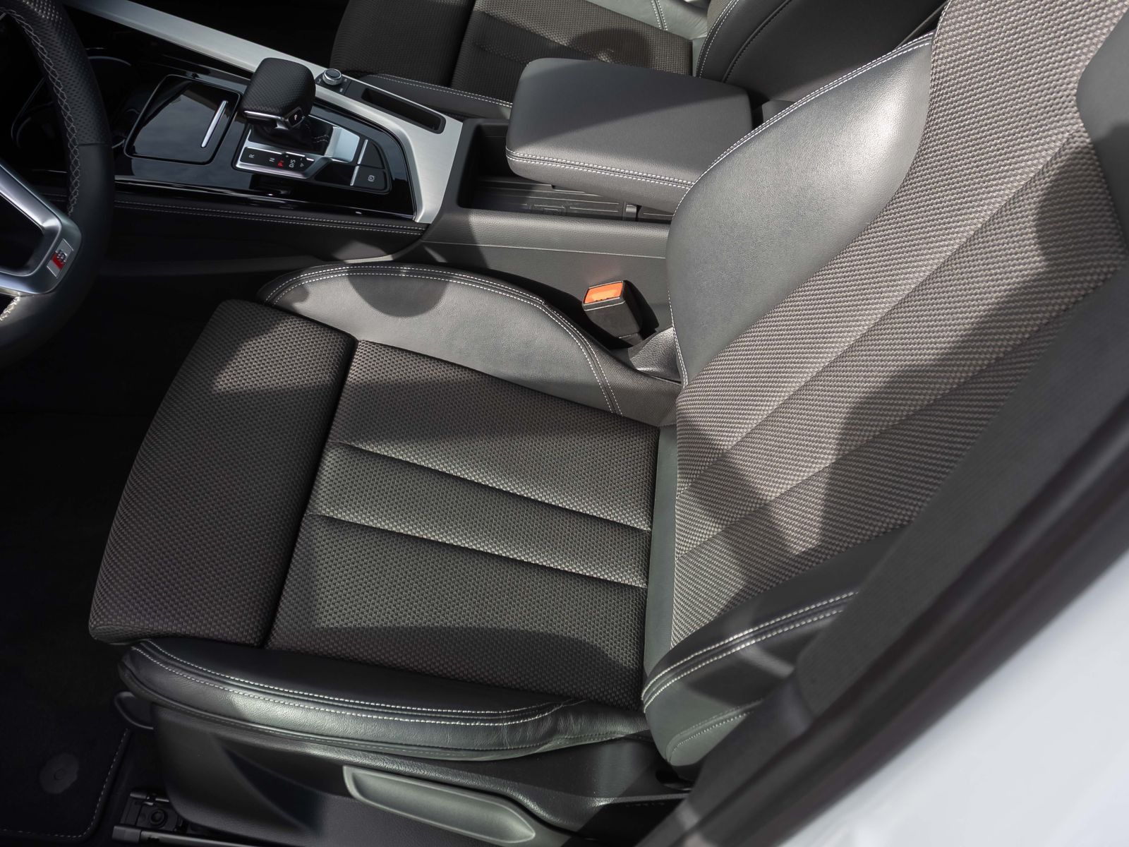 Audi A4 Avant S line 40TDI Stronic Navi HuD Panorama LED