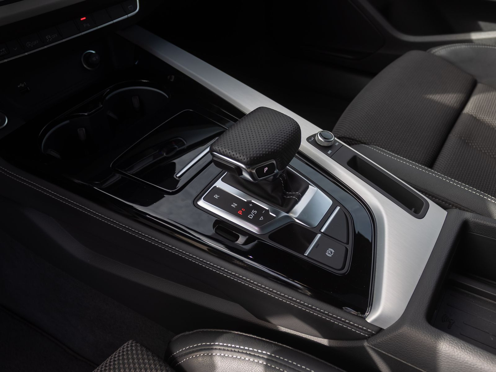 Audi A4 Avant S line 40TDI Stronic Navi HuD Panorama LED