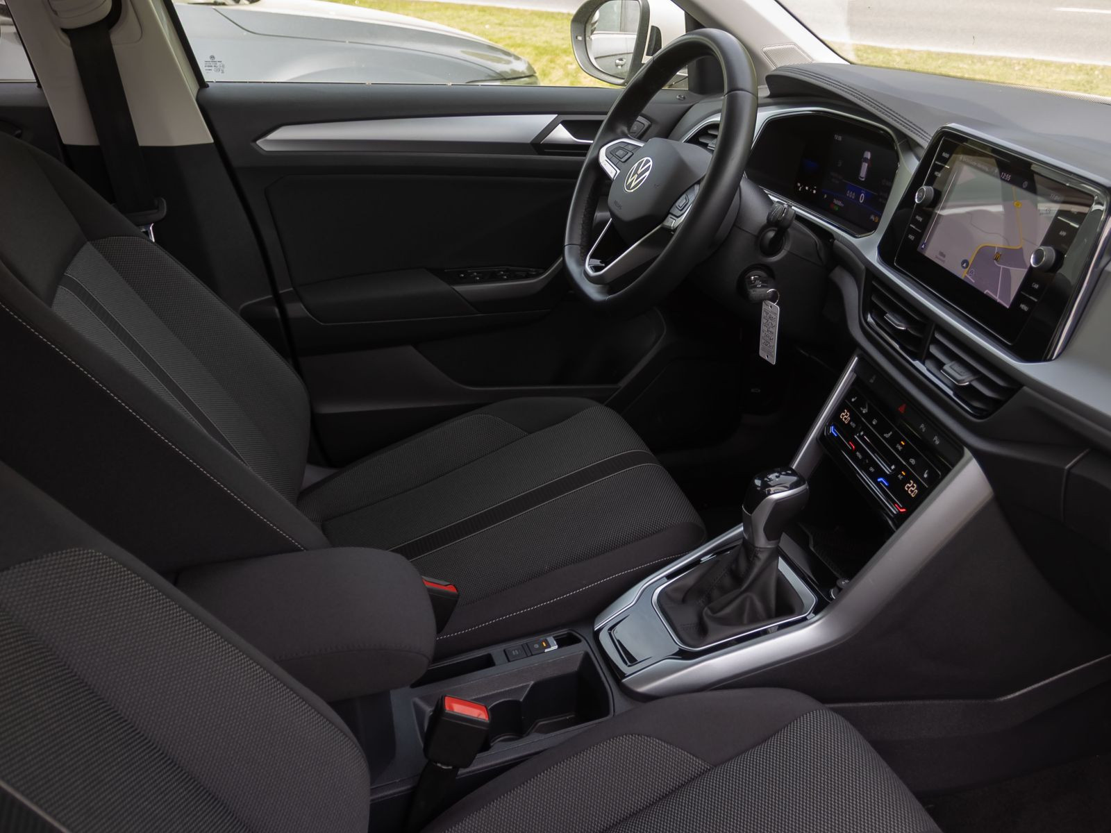 Volkswagen T-Roc Life 1.5TSI DSG Navi LED ACC EPH AHK CarPlay
