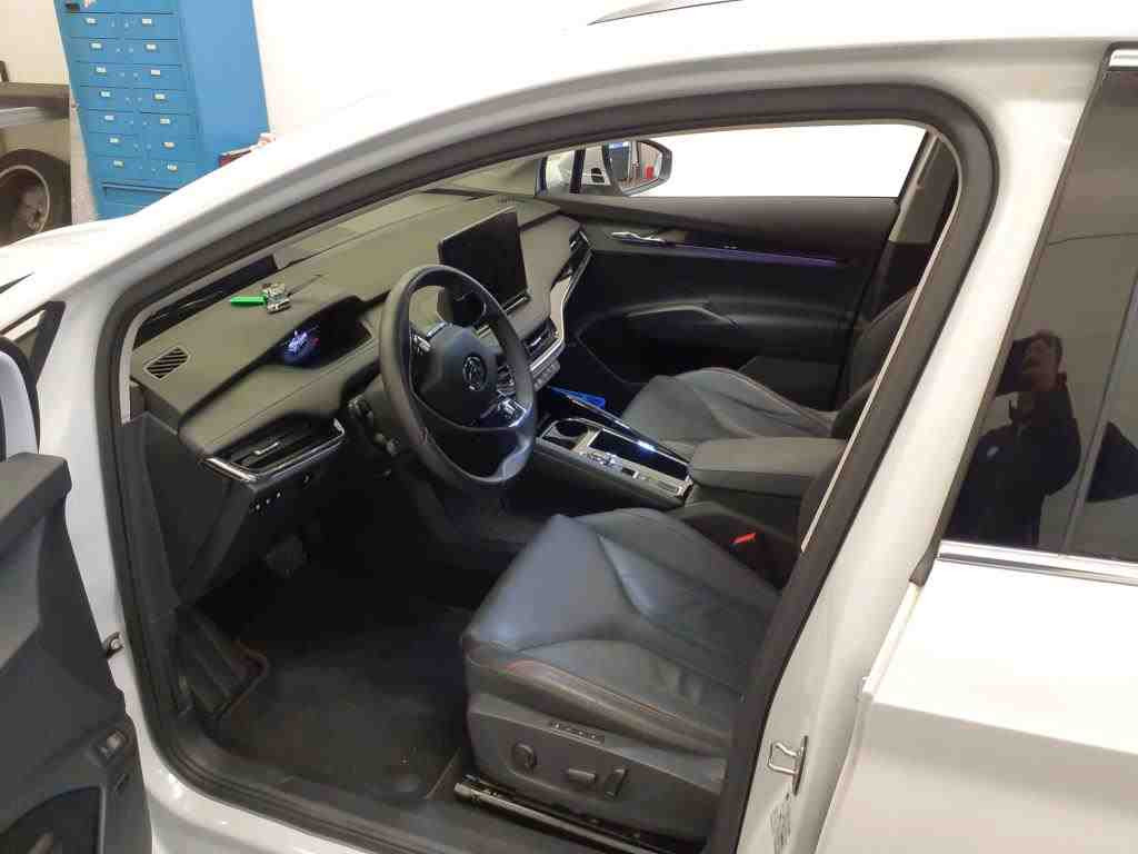 Skoda Enyaq iV 80X Suite Navi LED HuD Standklima Panorama AHK