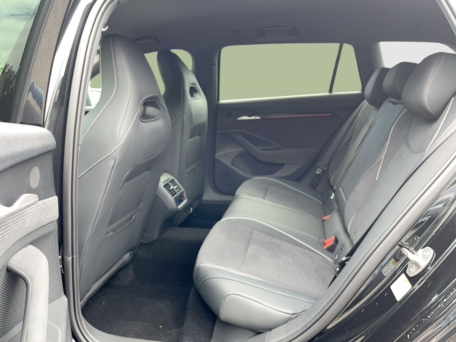 Skoda Superb Combi Sportline 1,5 TSI iV DSG ACC AHK LED