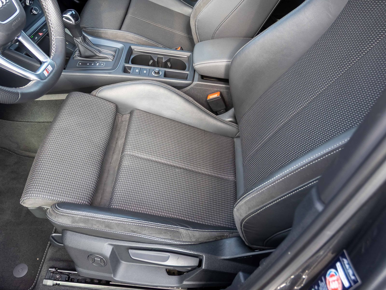 Audi Q3 S line 45TFSIe Stronic Navi Panorama LED GRA