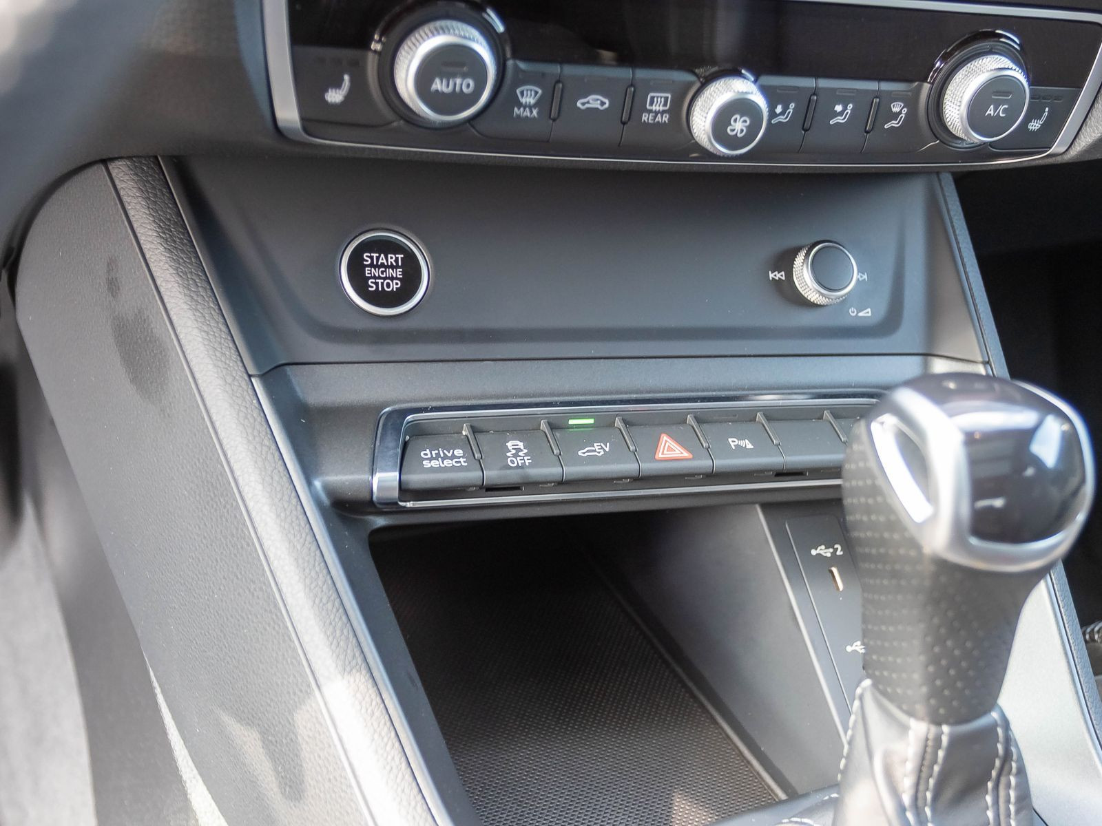 Audi Q3 S line 45TFSIe Stronic Navi Panorama LED GRA