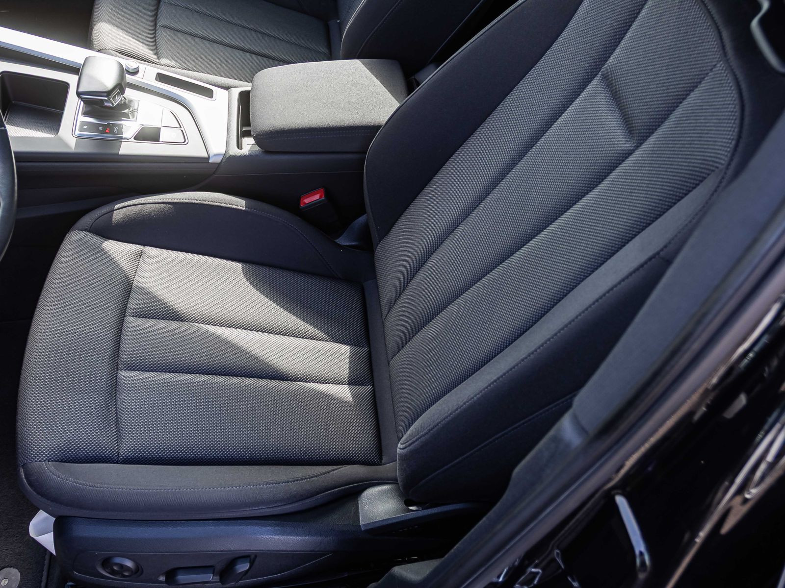 Audi A4 Avant Advanced 40TFSI Stronic Navi LED Panorama