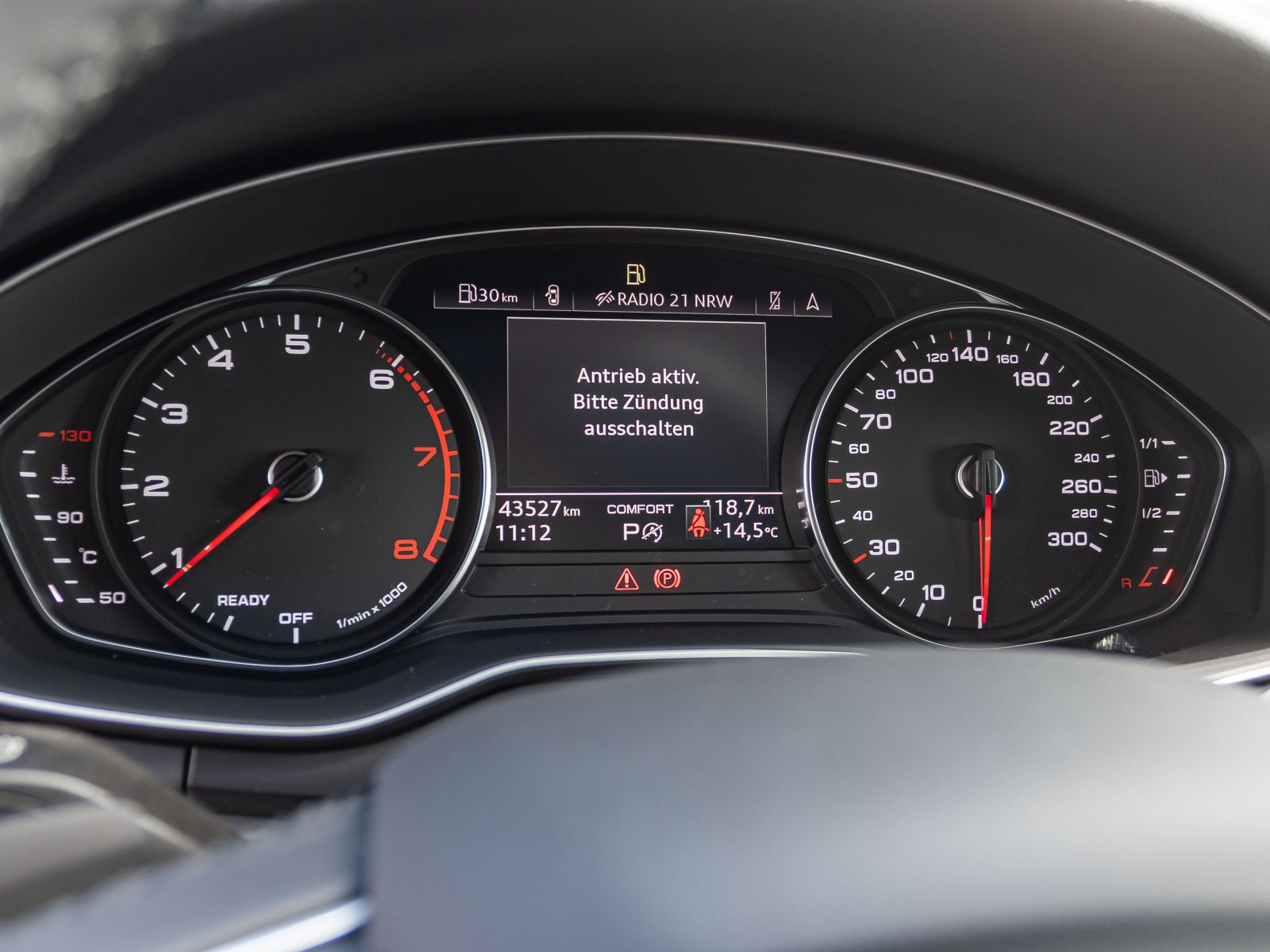 Audi A4 Avant Advanced 40TFSI Stronic Navi LED Panorama