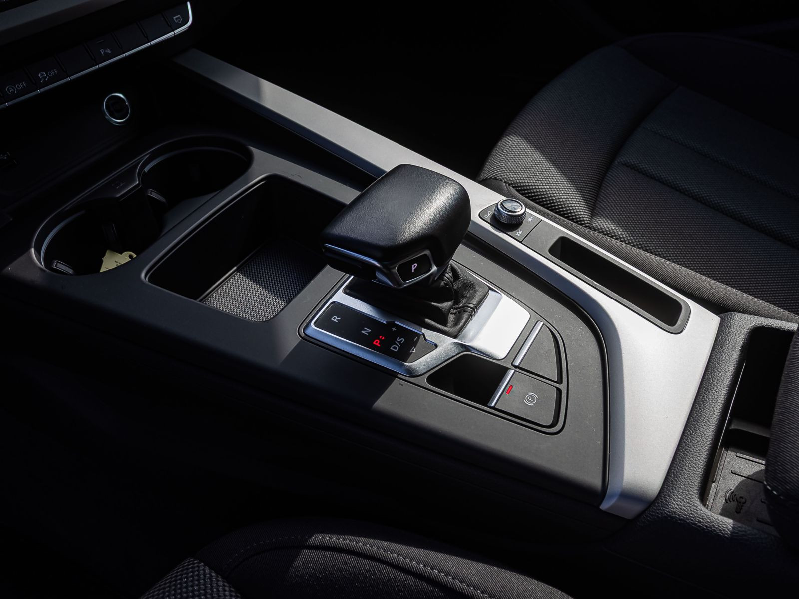 Audi A4 Avant Advanced 40TFSI Stronic Navi LED Panorama