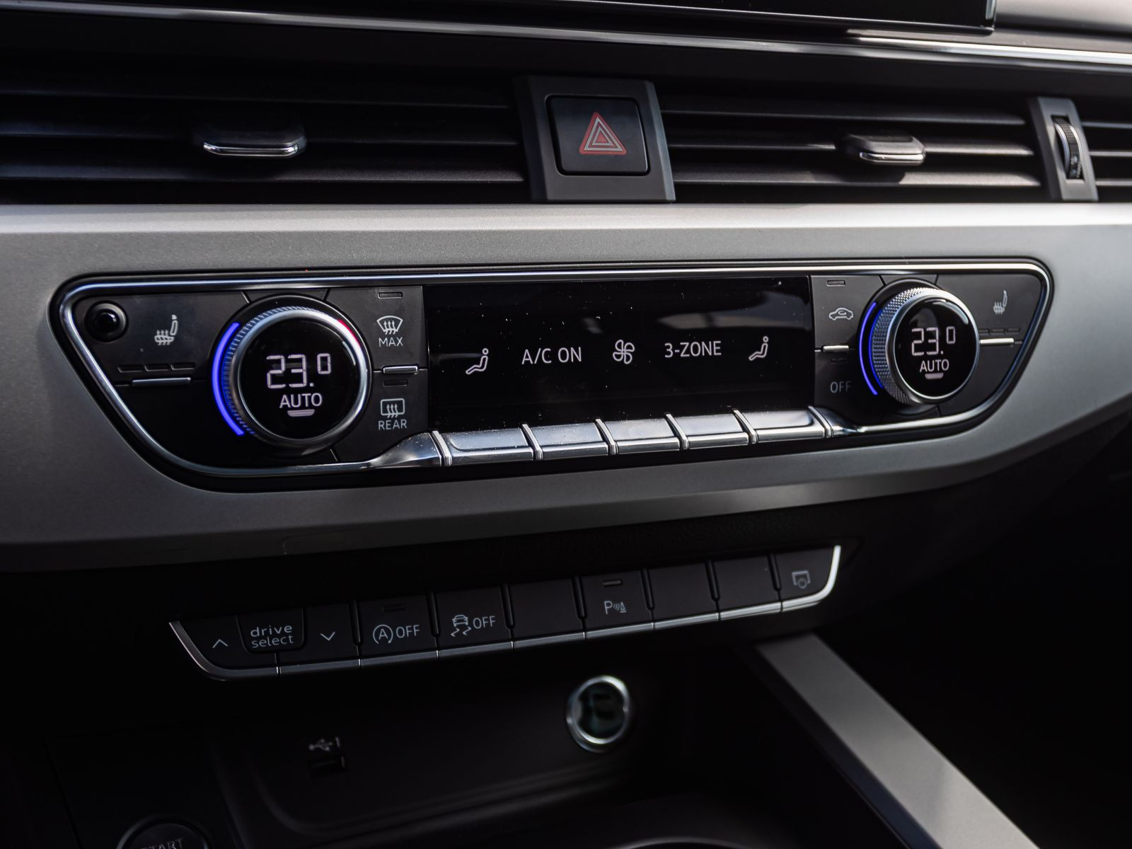 Audi A4 Avant Advanced 40TFSI Stronic Navi LED Panorama