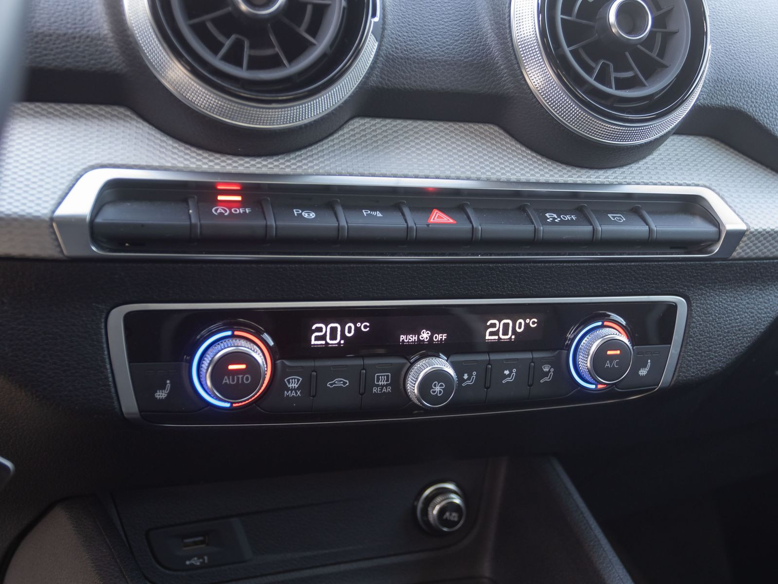 Audi Q2 30TFSI Panorama CarPlay LED EPH DAB AHK
