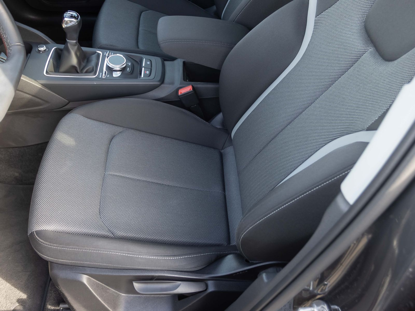 Audi Q2 30TFSI Panorama CarPlay LED EPH DAB AHK