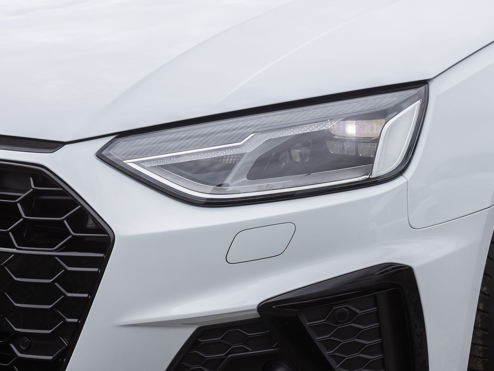 Audi A4 Avant S line 35TDI Stronic Navi LED ACC EPH