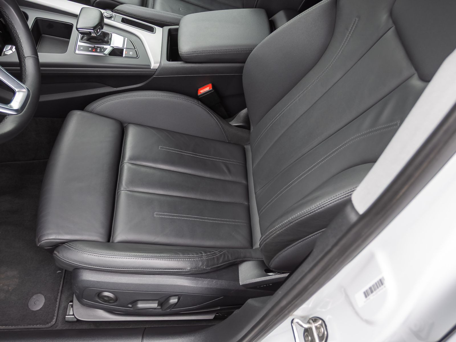 Audi A4 Avant S line 35TDI Stronic Navi LED ACC EPH