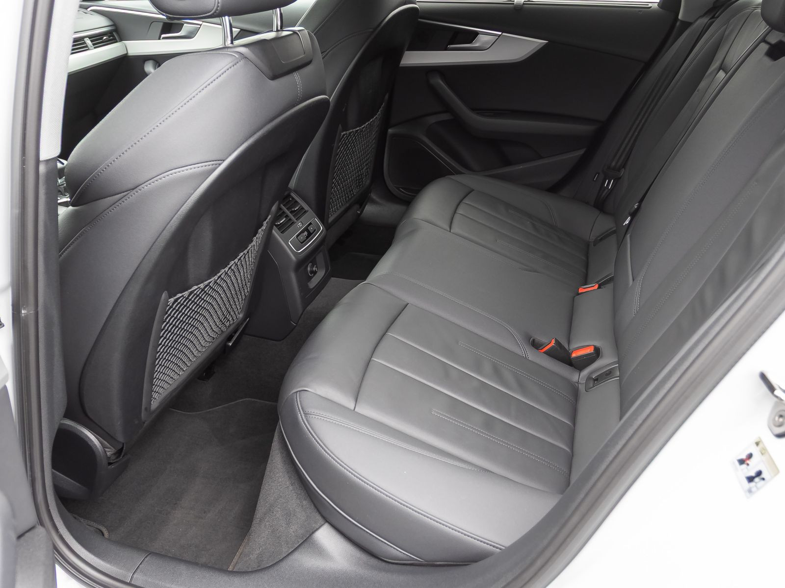 Audi A4 Avant S line 35TDI Stronic Navi LED ACC EPH