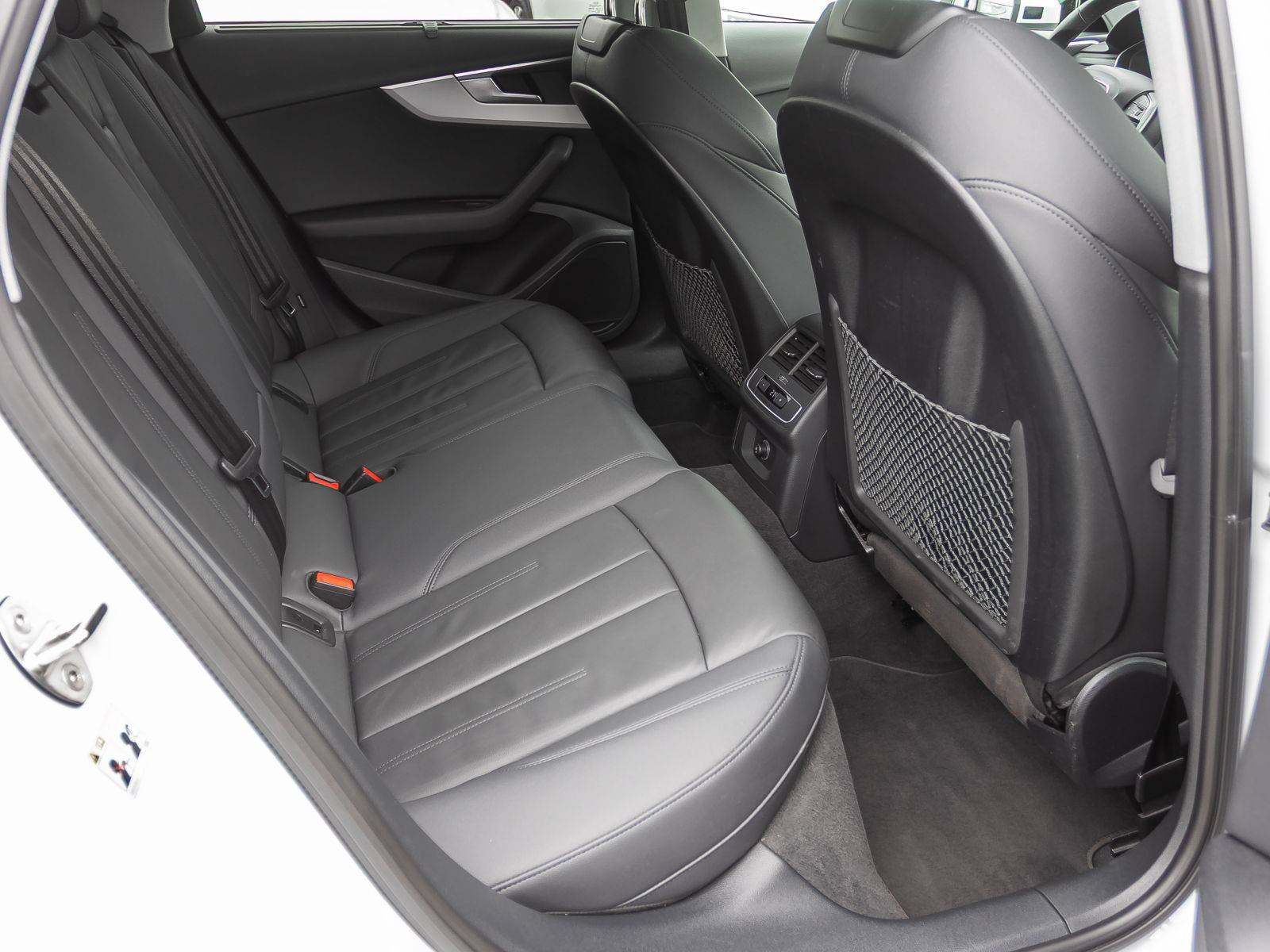 Audi A4 Avant S line 35TDI Stronic Navi LED ACC EPH