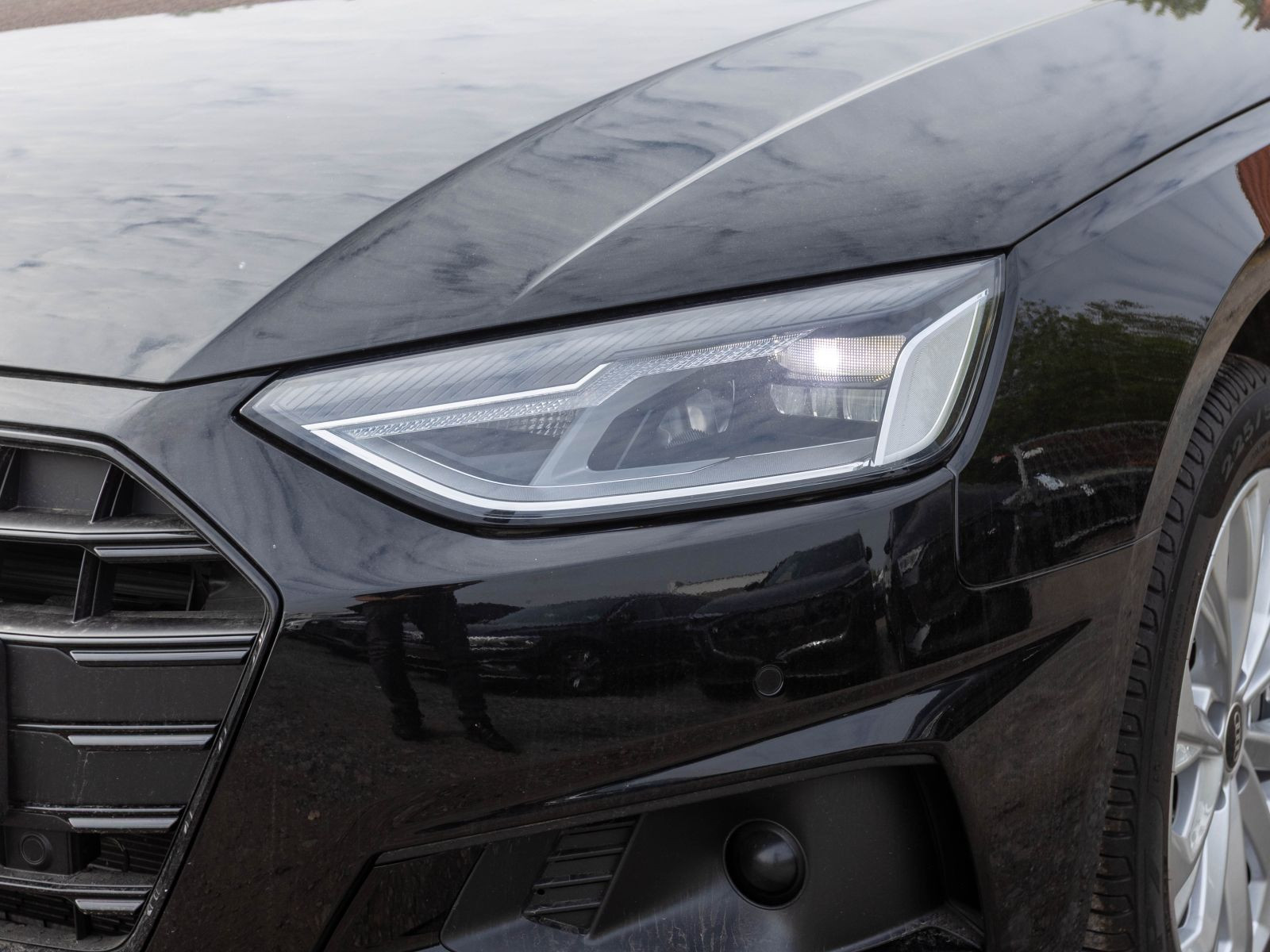 Audi A4 Avant Advanced 40TDI qu Stronic Navi LED ACC AHK