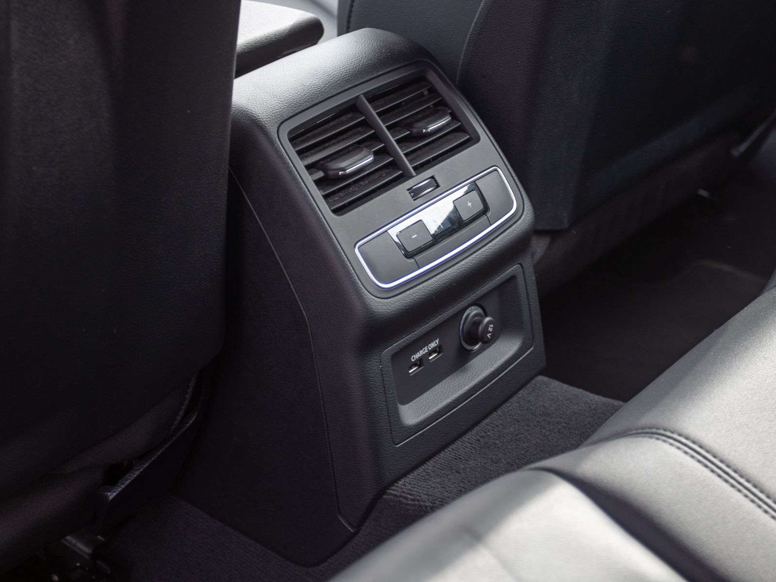 Audi A4 Avant Advanced 40TDI qu Stronic Navi LED ACC AHK