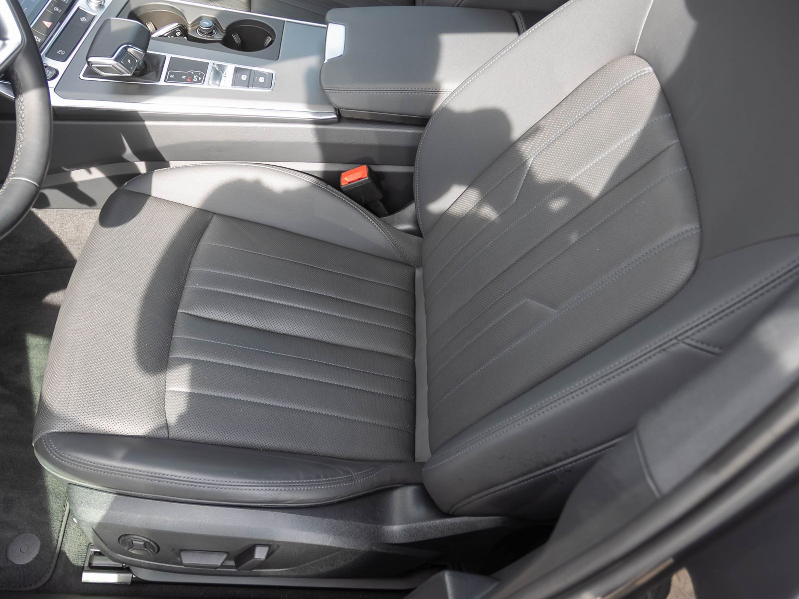 Audi A6 Avant 55TFSI Navi HuD AHK EPH Standhzg