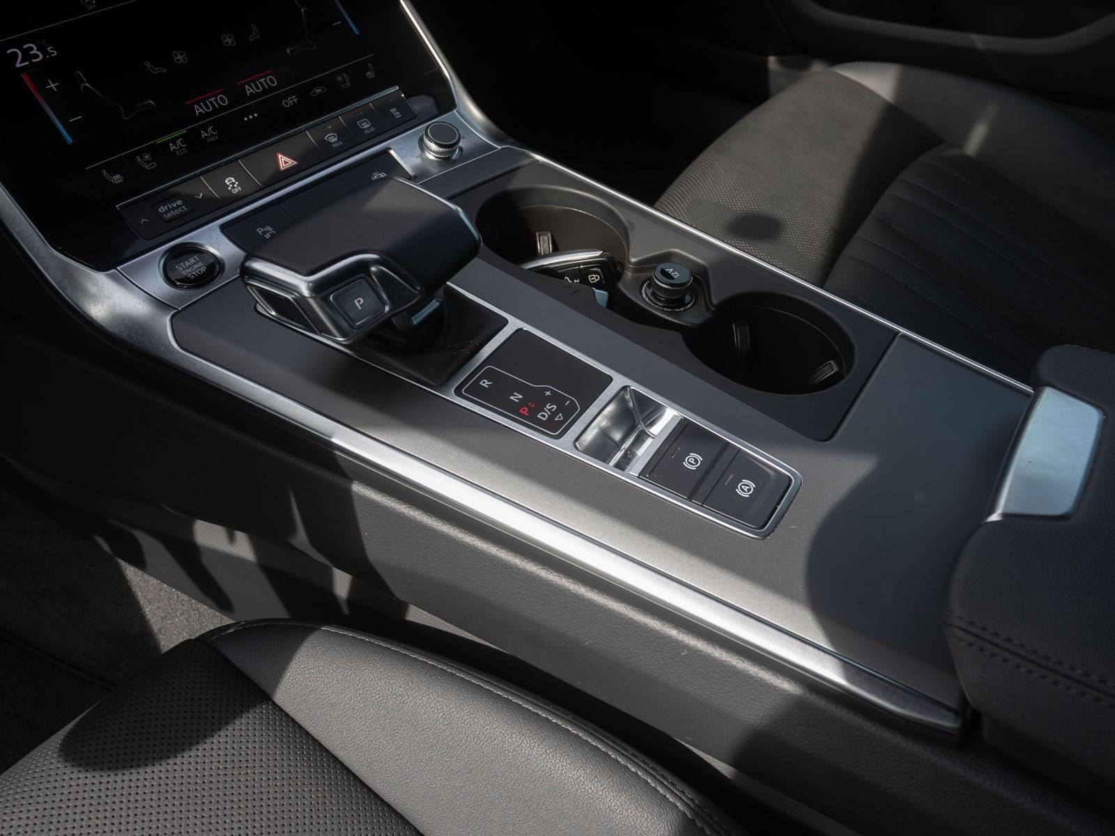 Audi A6 Avant 55TFSI Navi HuD AHK EPH Standhzg