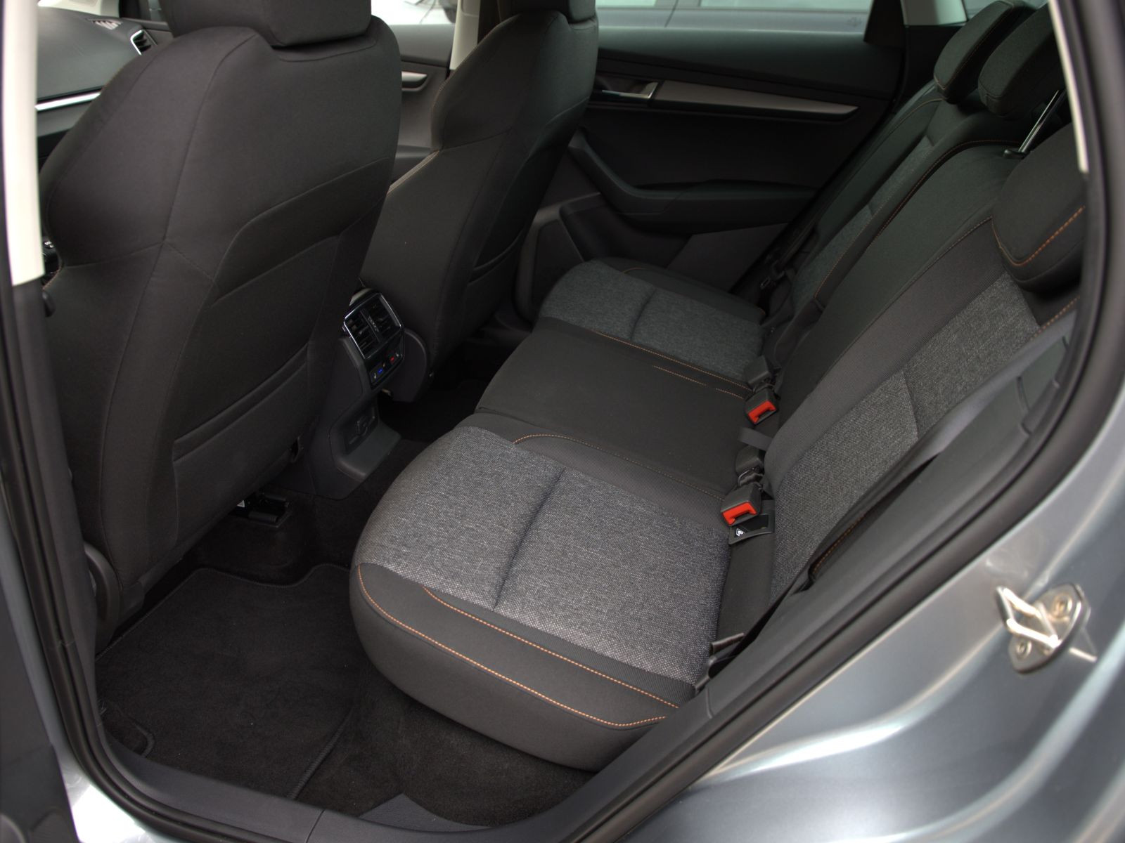 Skoda Karoq Clever 2.0TDI 4x4 DSG Navi LED AHK Carplay