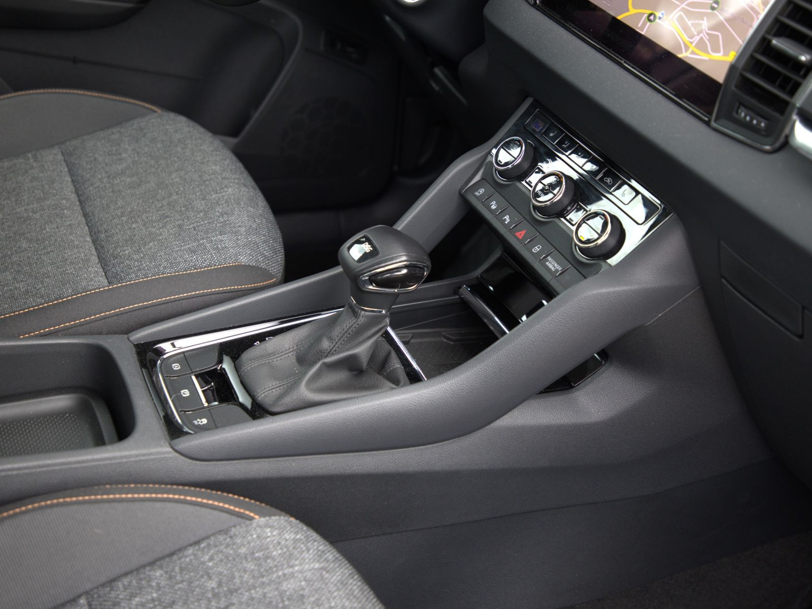 Skoda Karoq Clever 2.0TDI 4x4 DSG Navi LED AHK Carplay