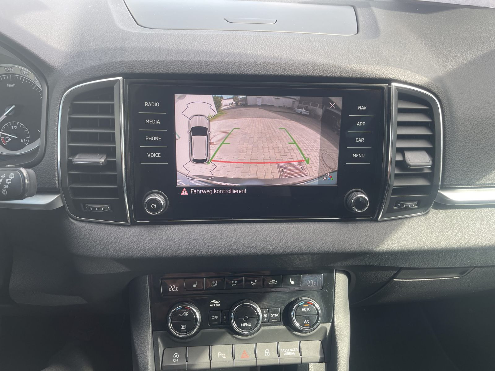 Skoda Karoq Clever 2.0 TDI 4x4 DSG LED Sitzhzg AHK