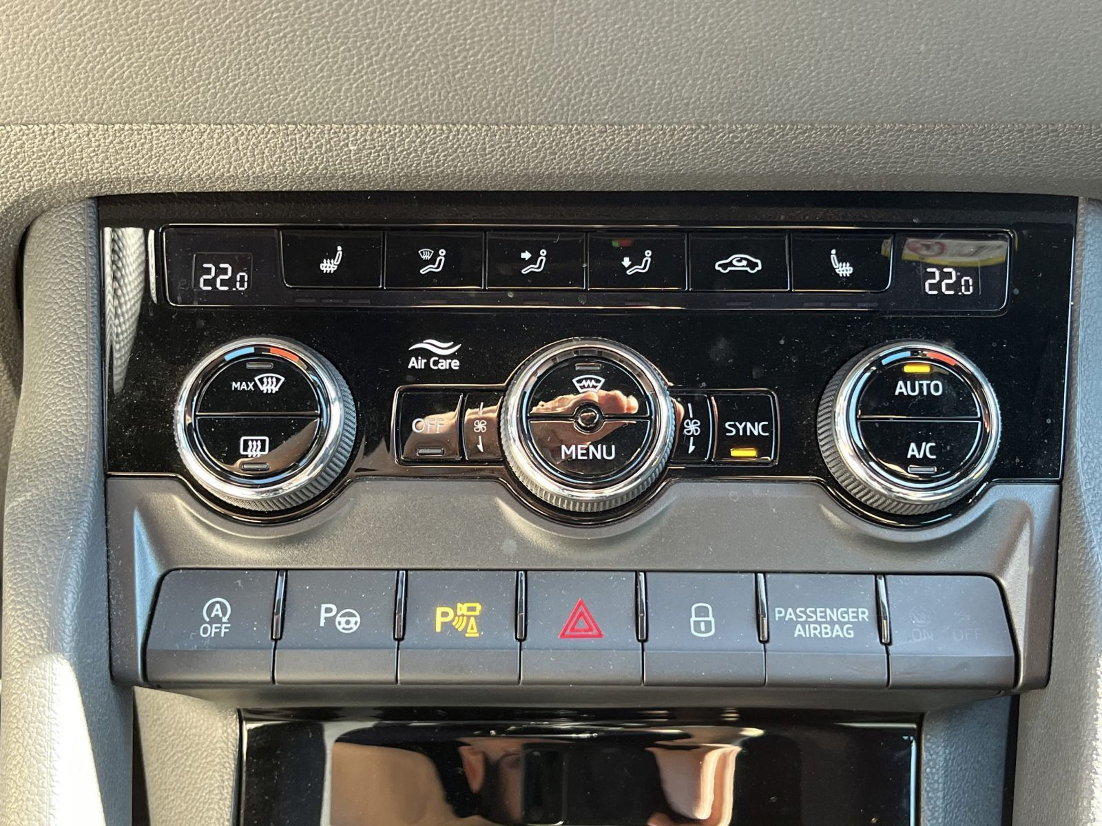 Skoda Karoq Sportline 2,0TDI 4x4 DSG 360°Kamera GRA AHK