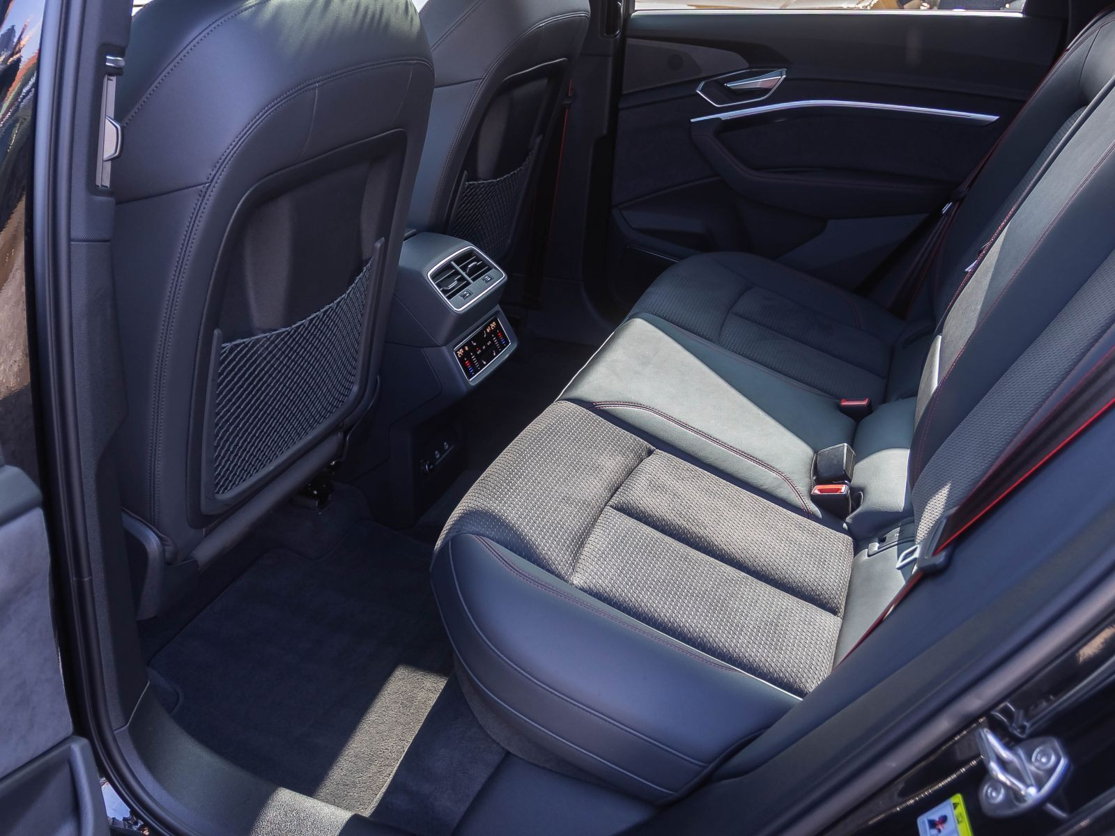 Audi Q8 Sportback e-tron S line 55 qu HuD Panorama B&O