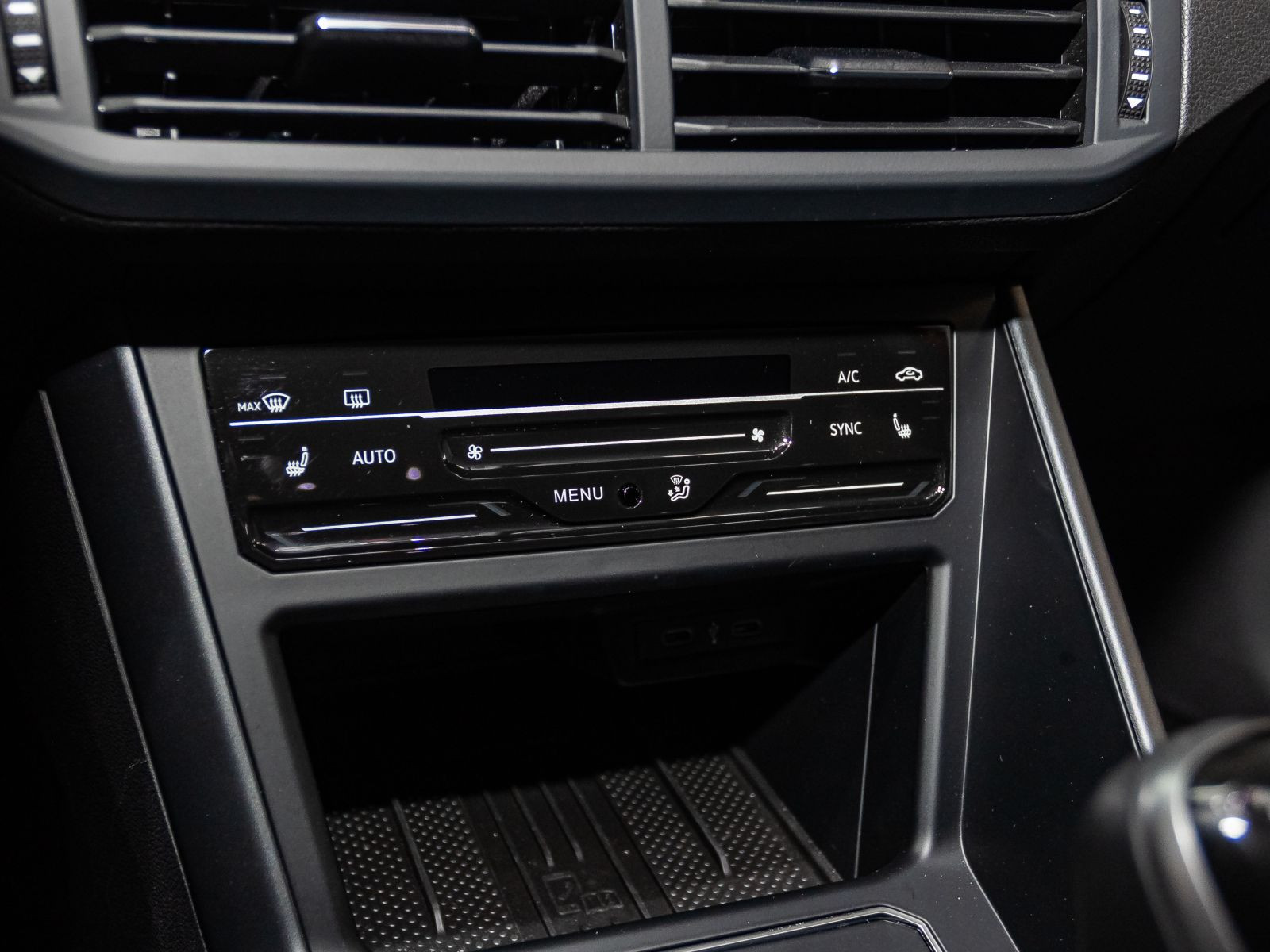 Volkswagen Polo 1.0TSI R-Line Navi Matrix CarPlay EPH