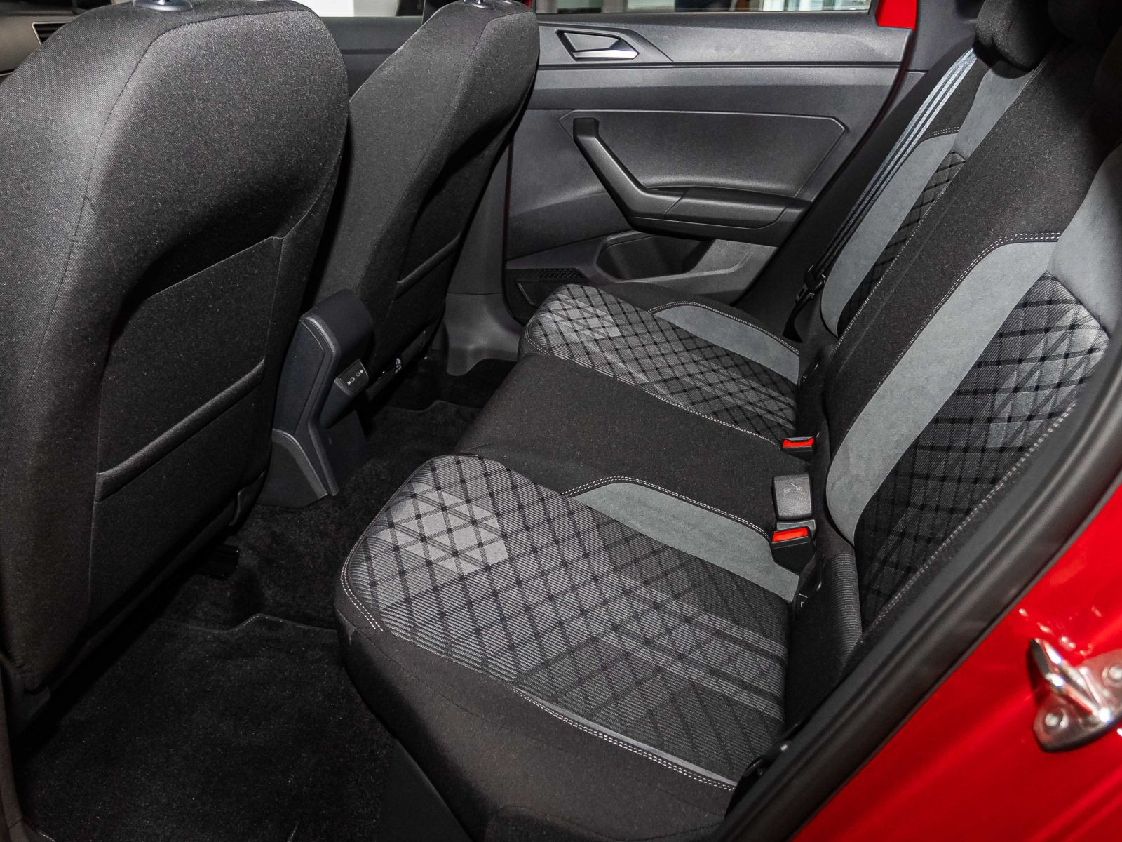 Volkswagen Polo 1.0TSI R-Line Navi Matrix CarPlay EPH