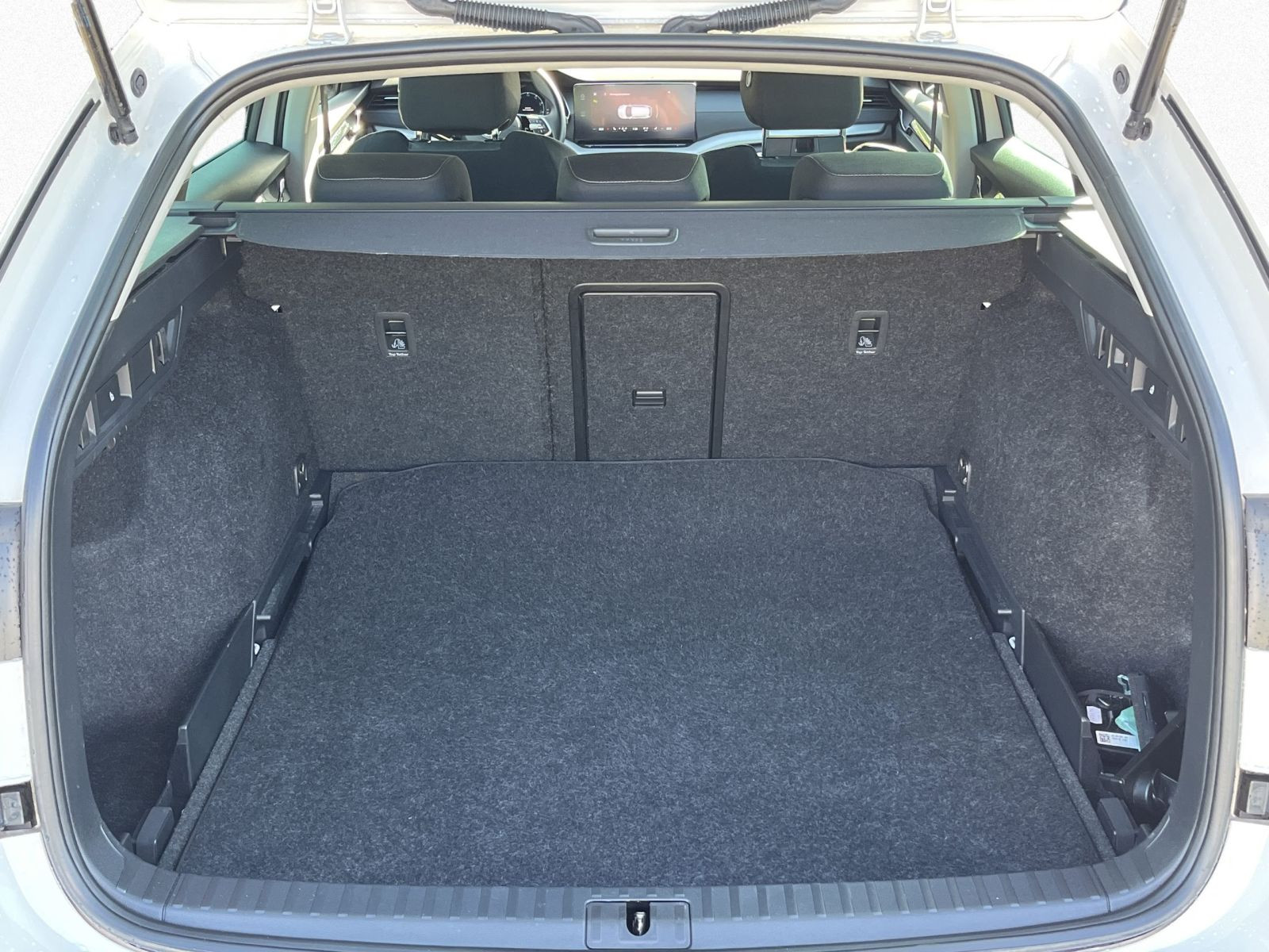 Skoda Octavia Combi Ambition 1.0 TSI Navi LED ACC AHK